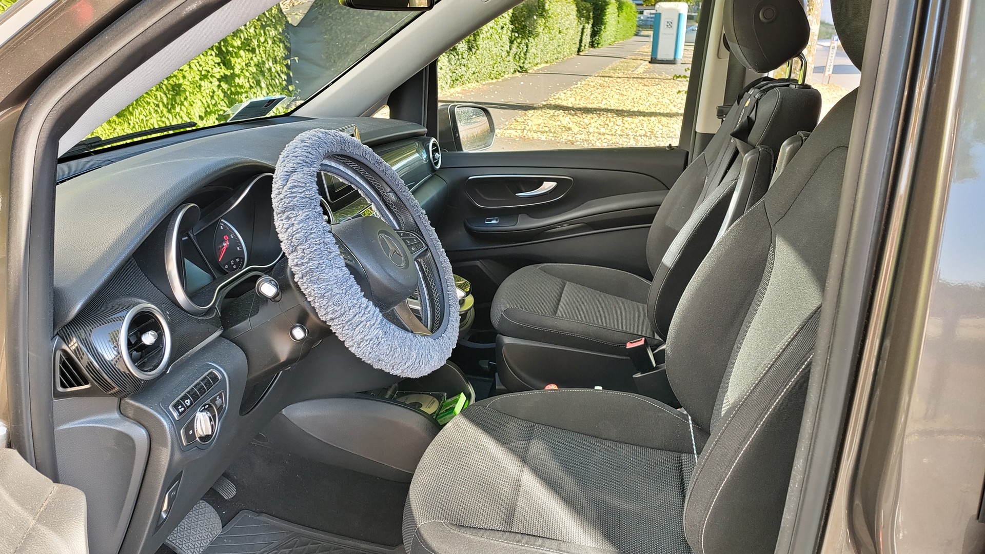 MERCEDES-BENZ V 220 d lang-image-2