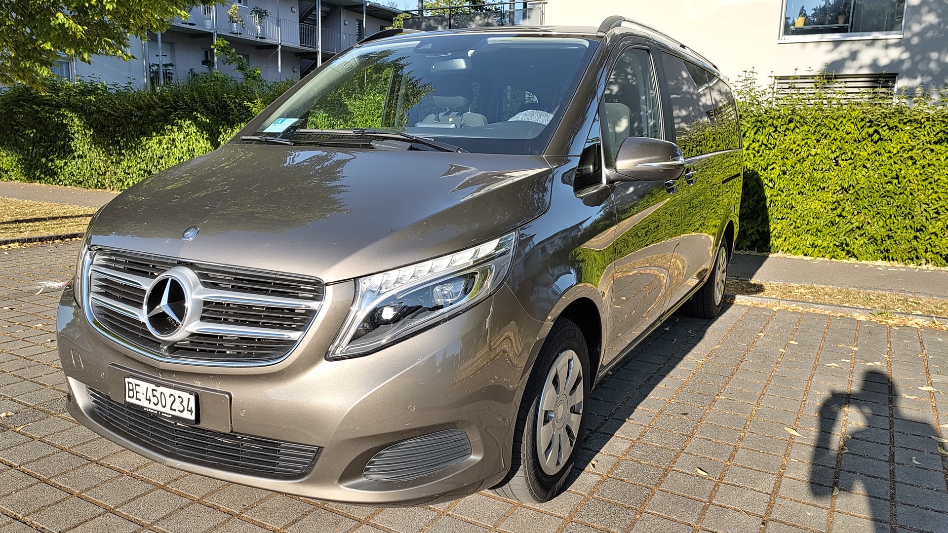 MERCEDES-BENZ V 220 d lang-image-1