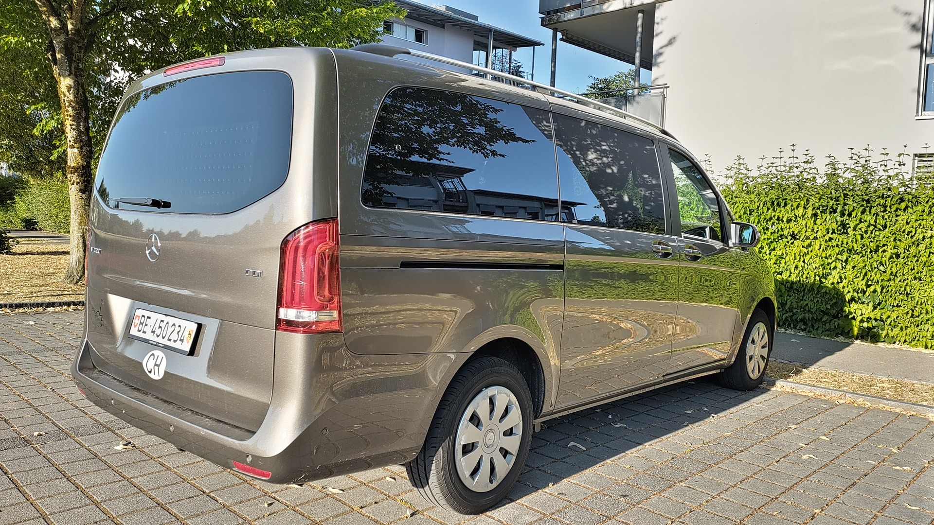 MERCEDES-BENZ V 220 d lang-image-4