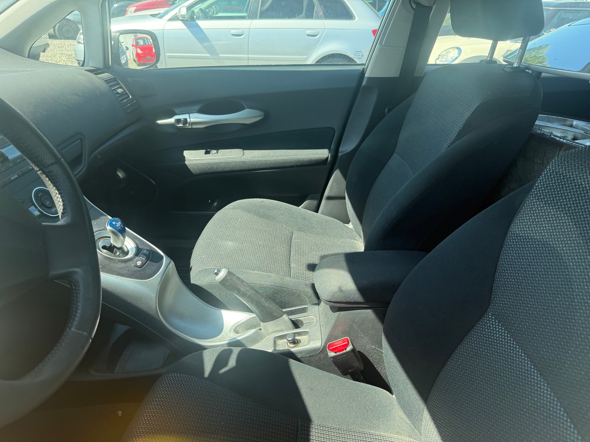 TOYOTA Auris 1.8 16V HSD Linea Sol-image-5