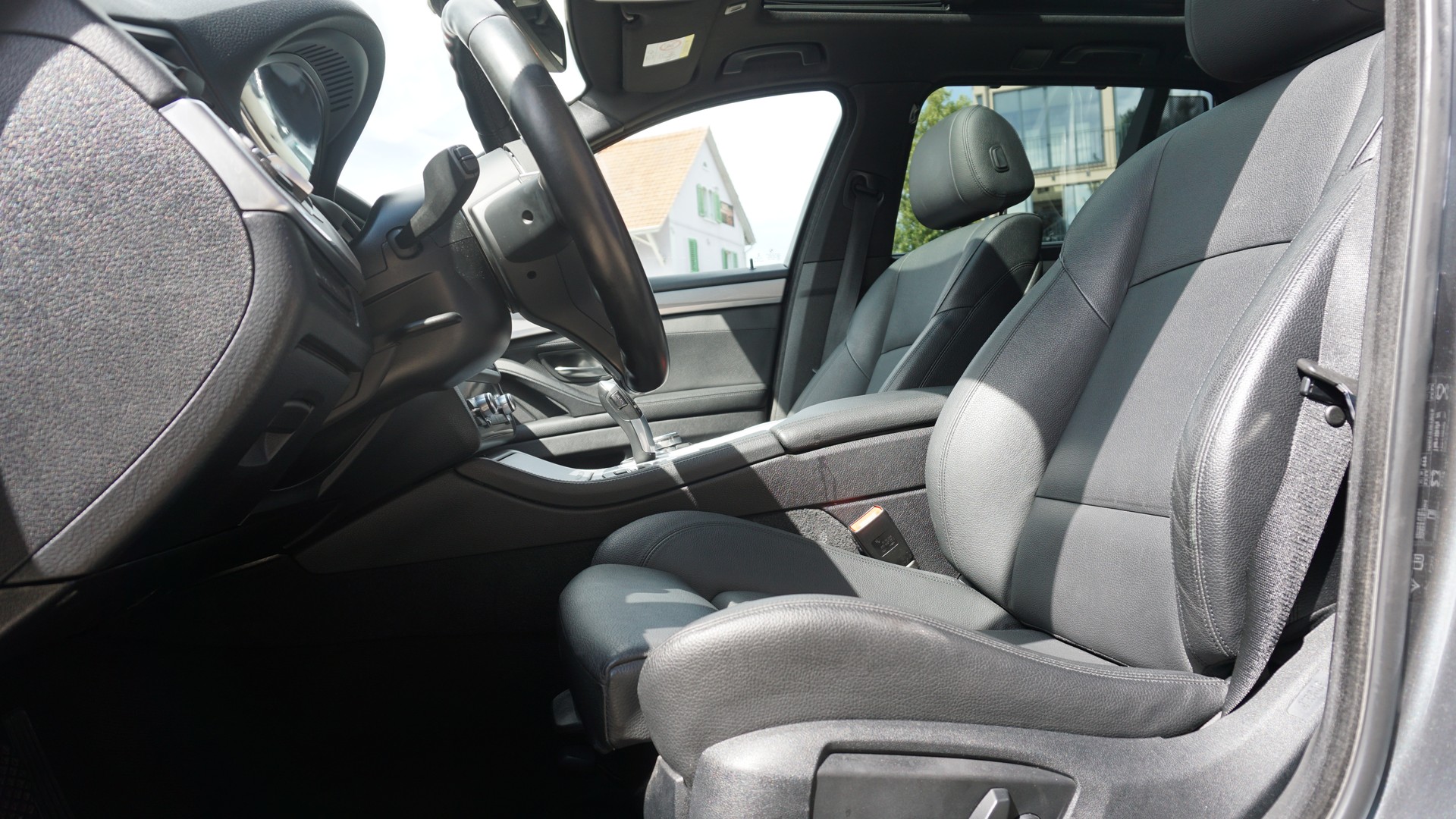 BMW 525d Touring xDrive Steptronic-image-14