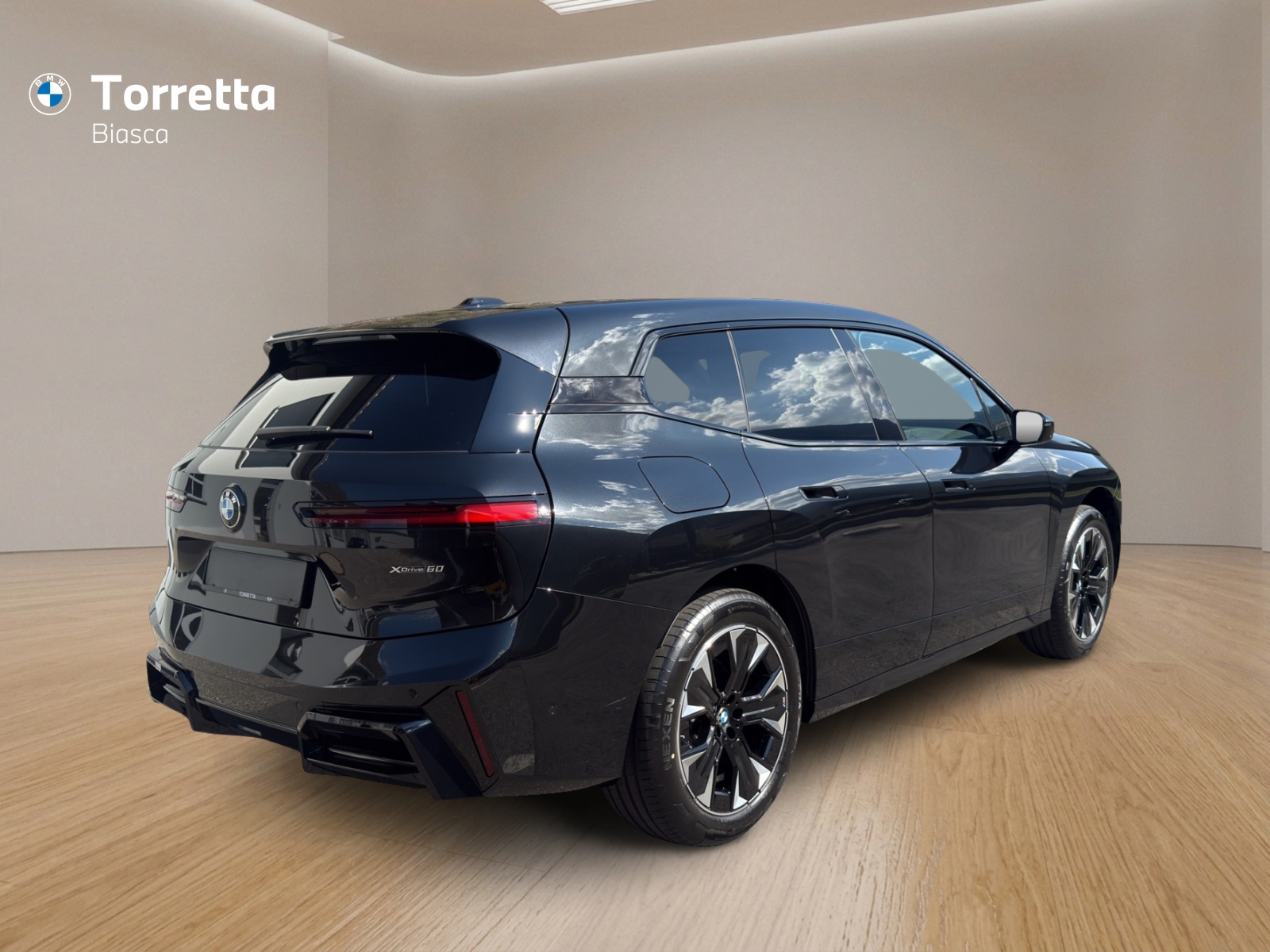 BMW iX xDrive60 M Sport-image-4