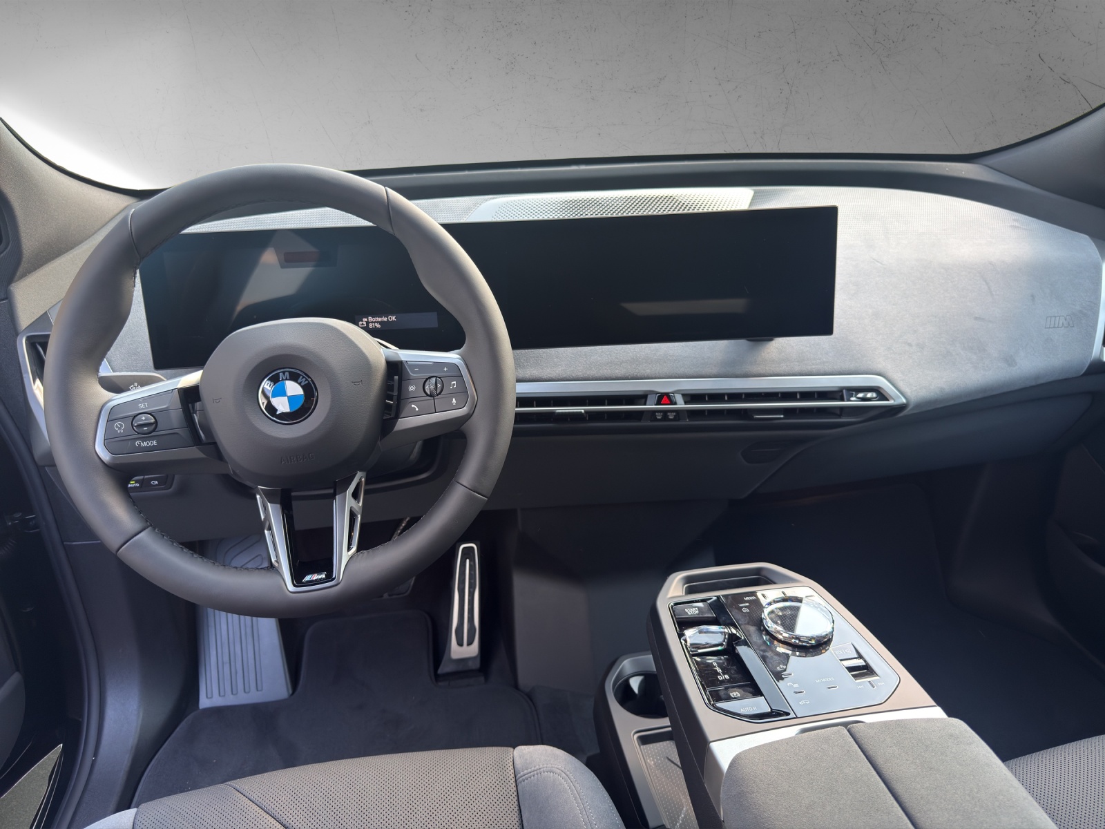 BMW iX xDrive60 M Sport-image-13