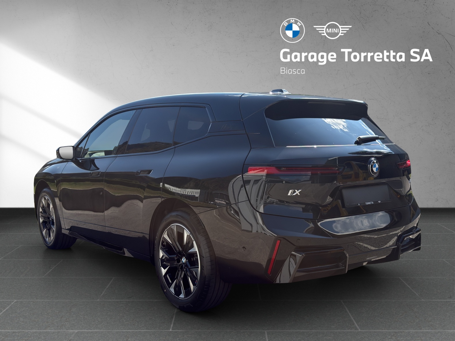 BMW iX xDrive60 M Sport-image-2