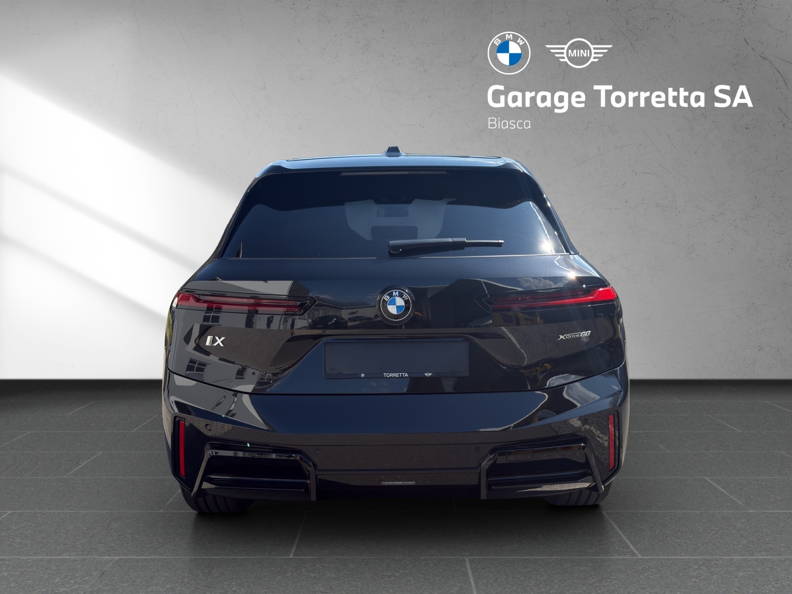 BMW iX xDrive60 M Sport-image-3