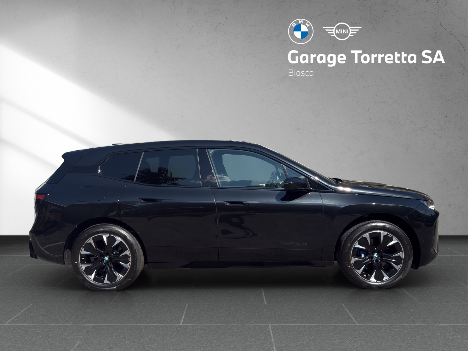 BMW iX xDrive60 M Sport-image-5