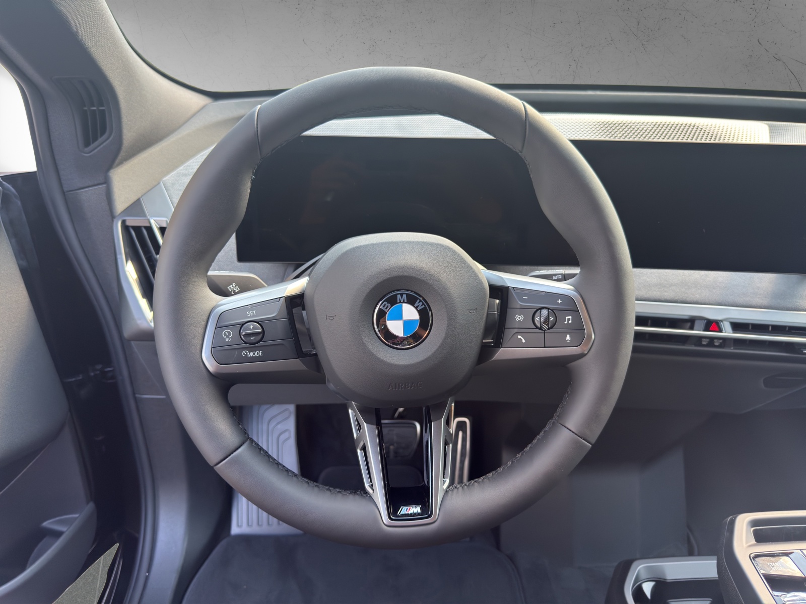 BMW iX xDrive60 M Sport-image-12