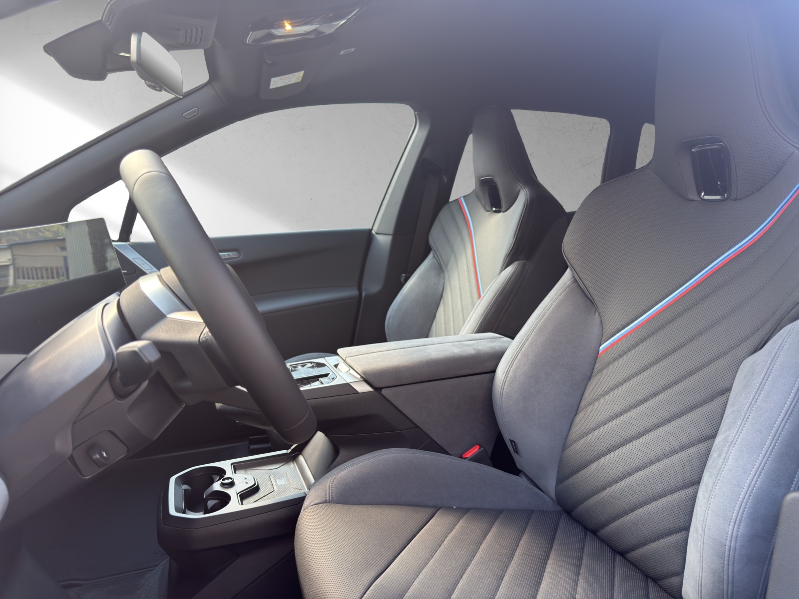 BMW iX xDrive60 M Sport-image-15
