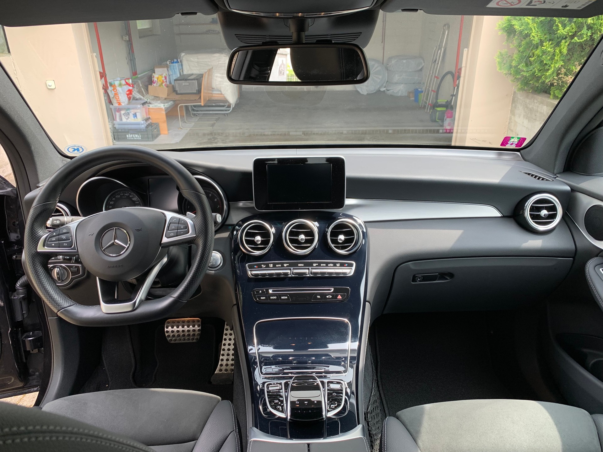 MERCEDES-BENZ GLC 300 AMG Line 4m-image-2
