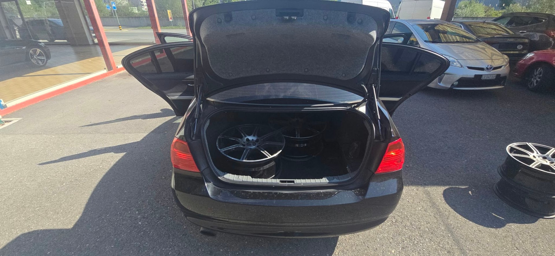 BMW 318i Access-image-5