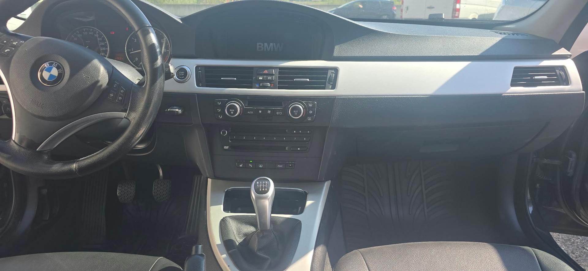 BMW 318i Access-image-10