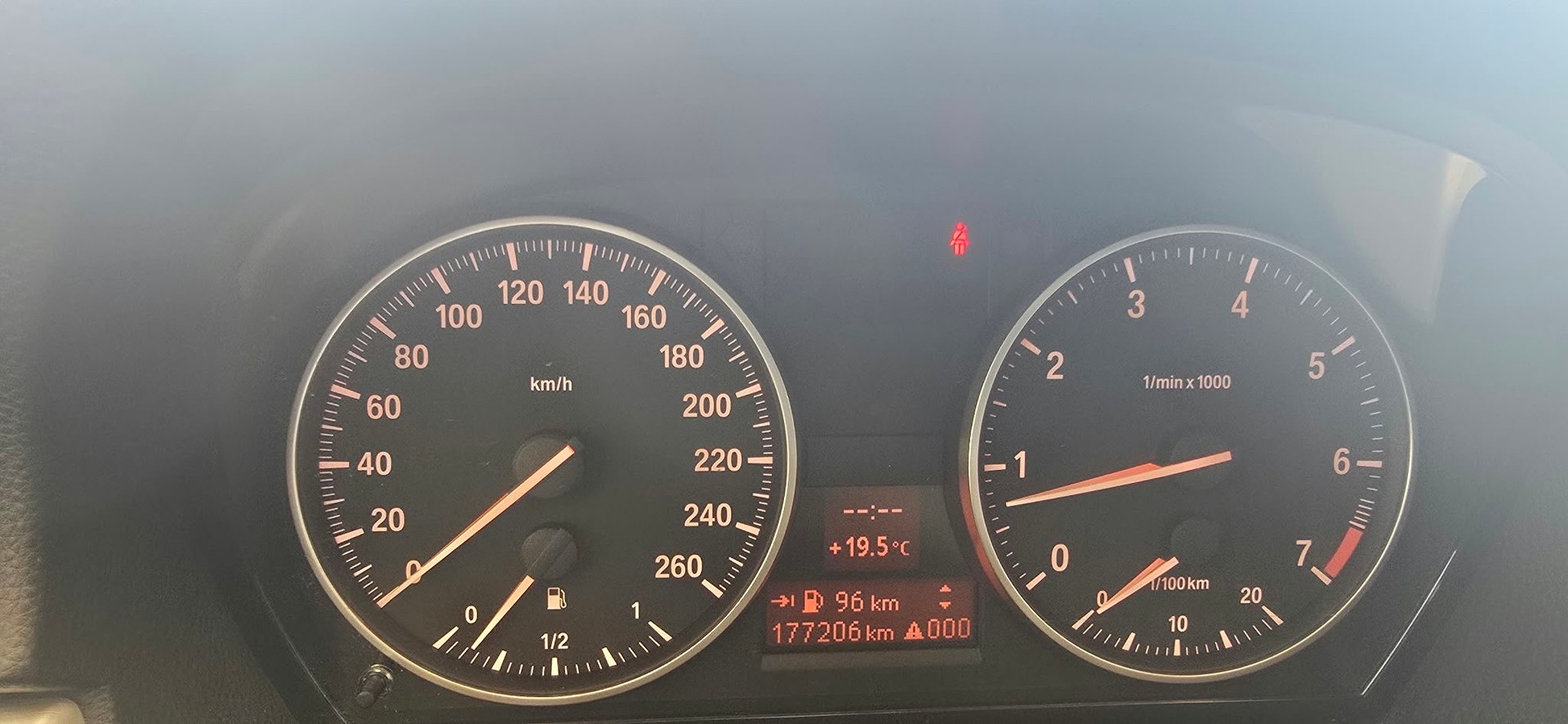 BMW 318i Access-image-11