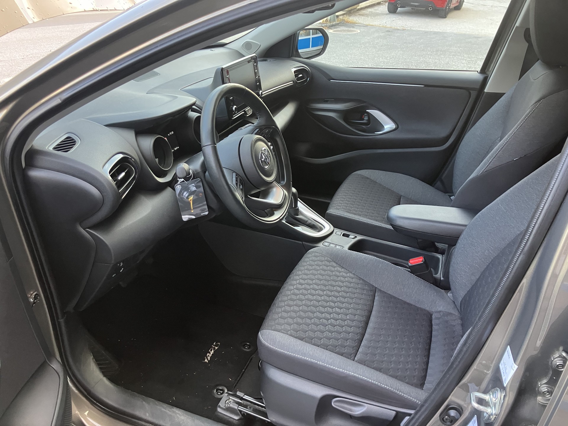 TOYOTA Yaris 1.5 Trend e-CVT-image-5