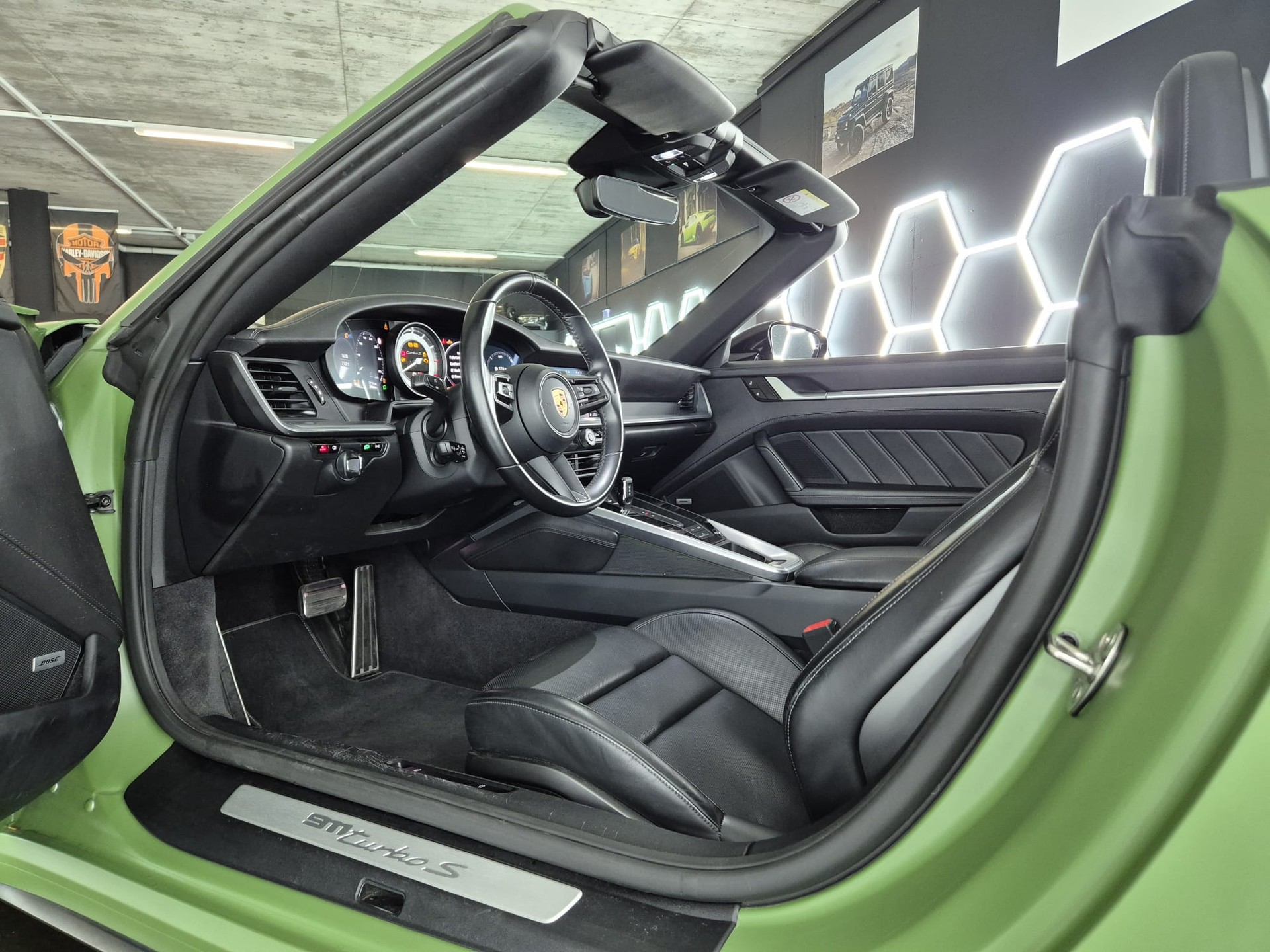 PORSCHE 911 Turbo S Cabriolet PDK-image-21