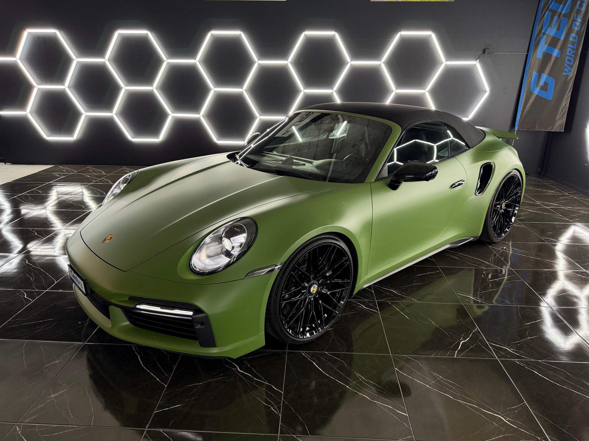 PORSCHE 911 Turbo S Cabriolet PDK-image-13