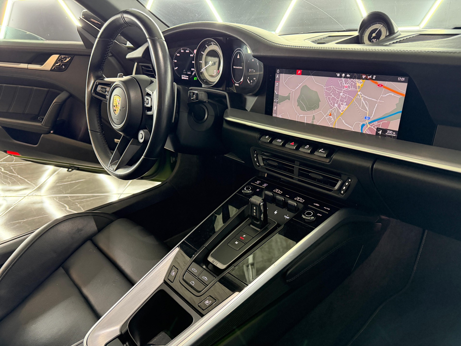 PORSCHE 911 Turbo S Cabriolet PDK-image-30