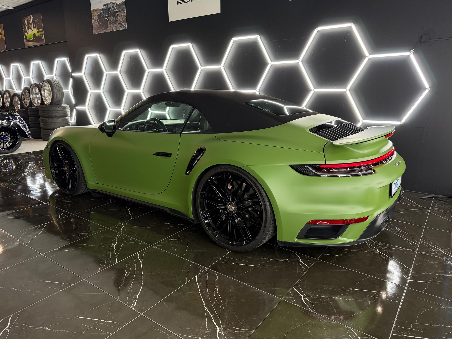 PORSCHE 911 Turbo S Cabriolet PDK-image-15