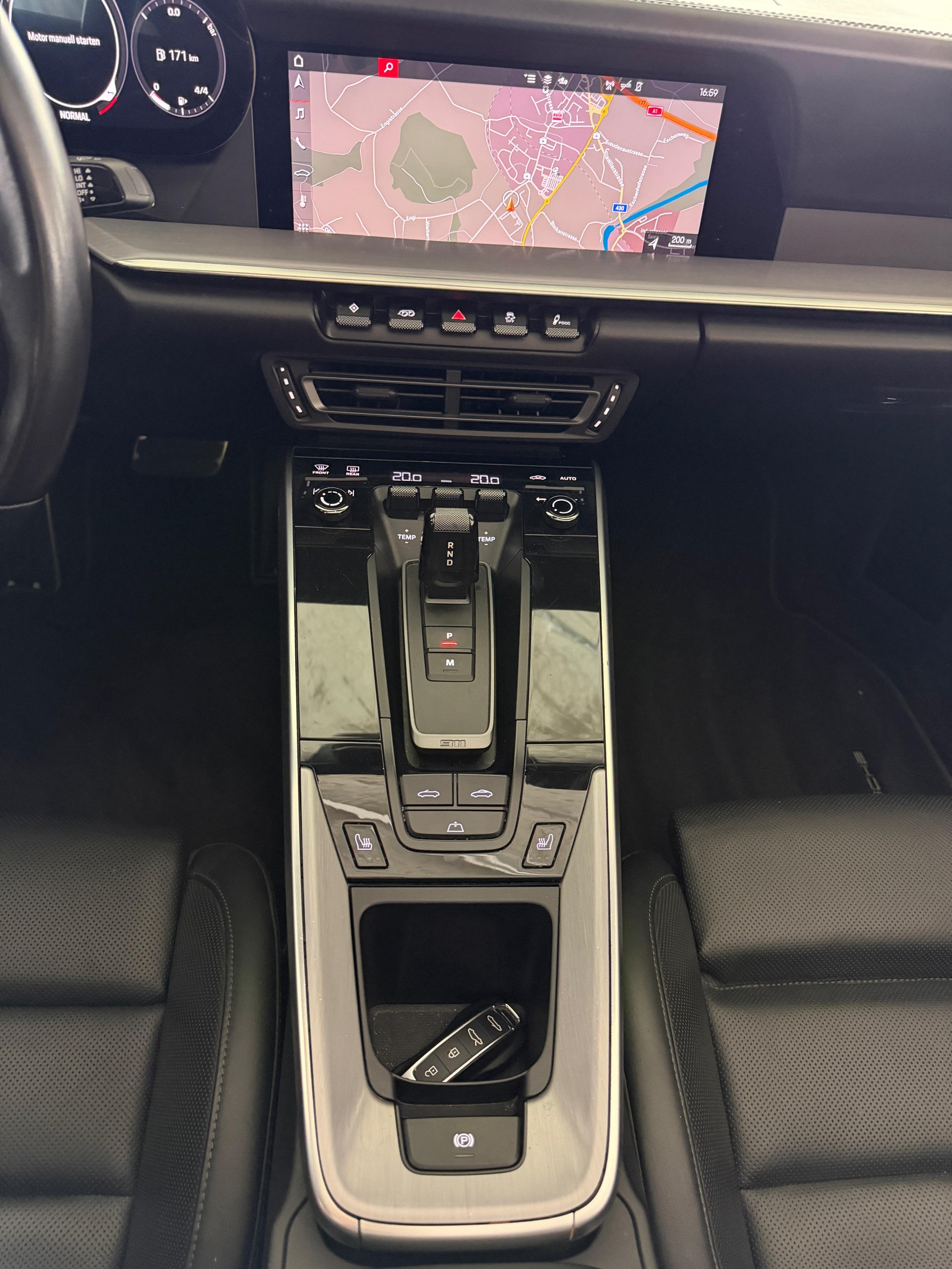 PORSCHE 911 Turbo S Cabriolet PDK-image-31