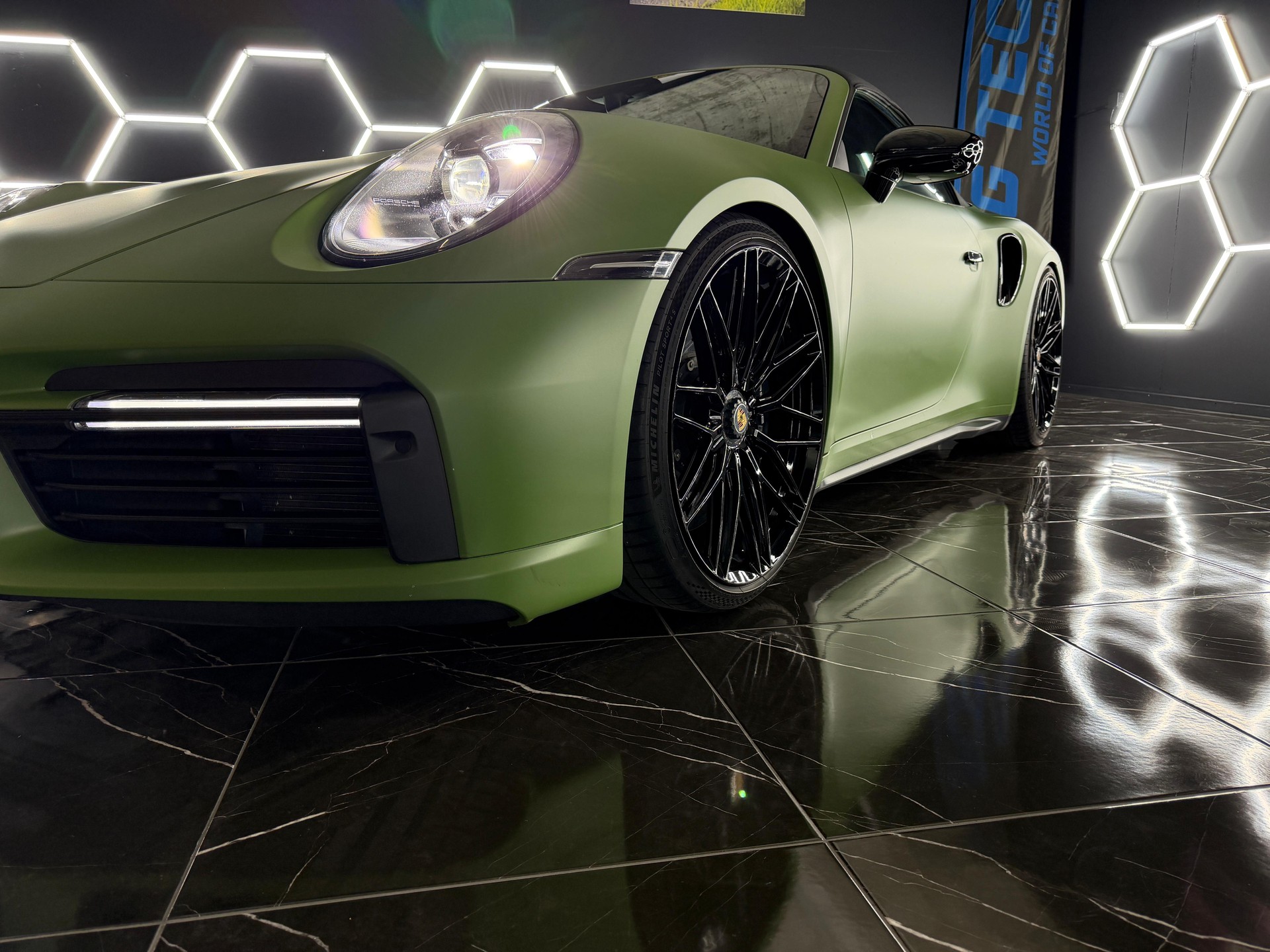 PORSCHE 911 Turbo S Cabriolet PDK-image-11