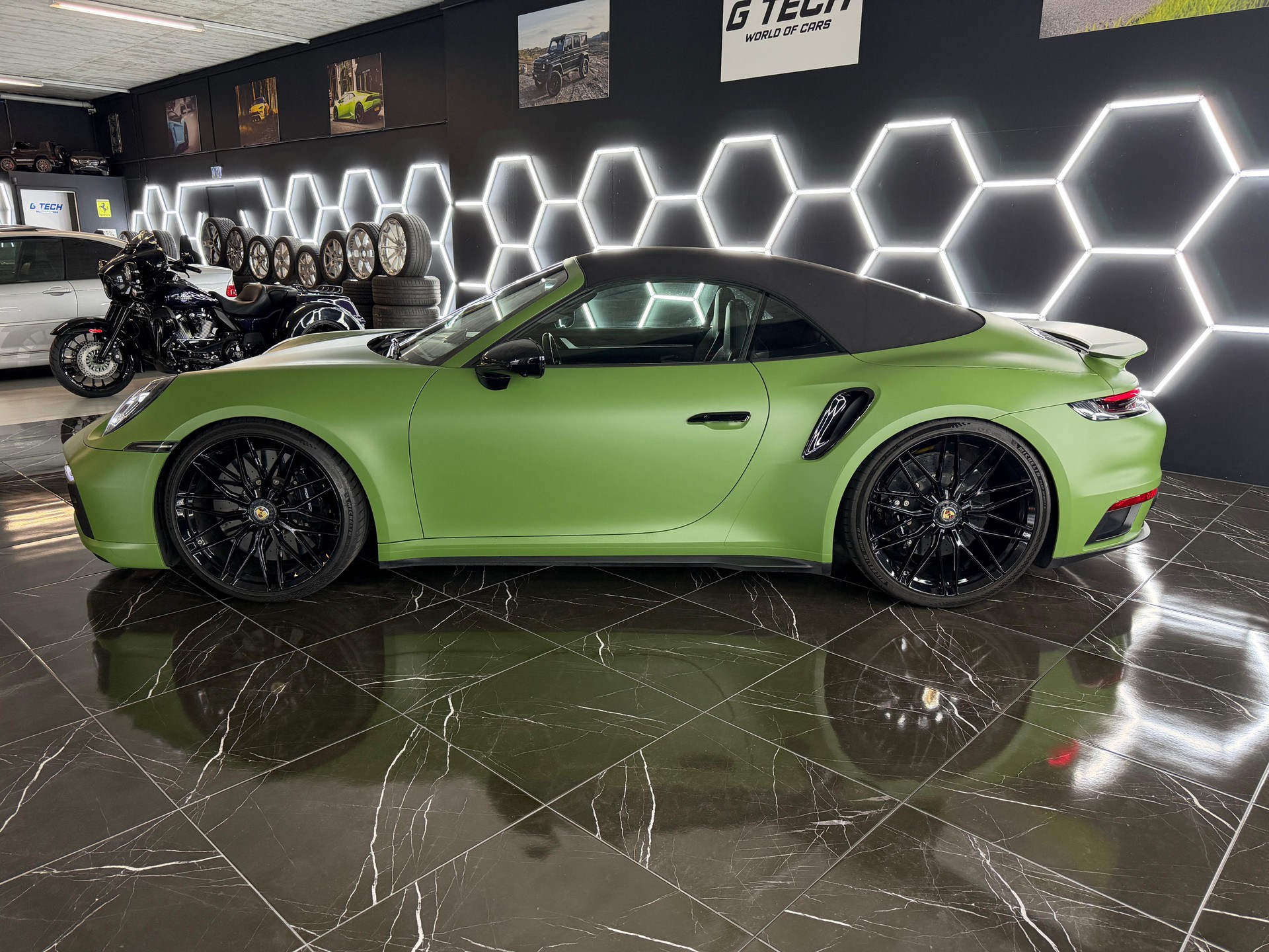 PORSCHE 911 Turbo S Cabriolet PDK-image-12