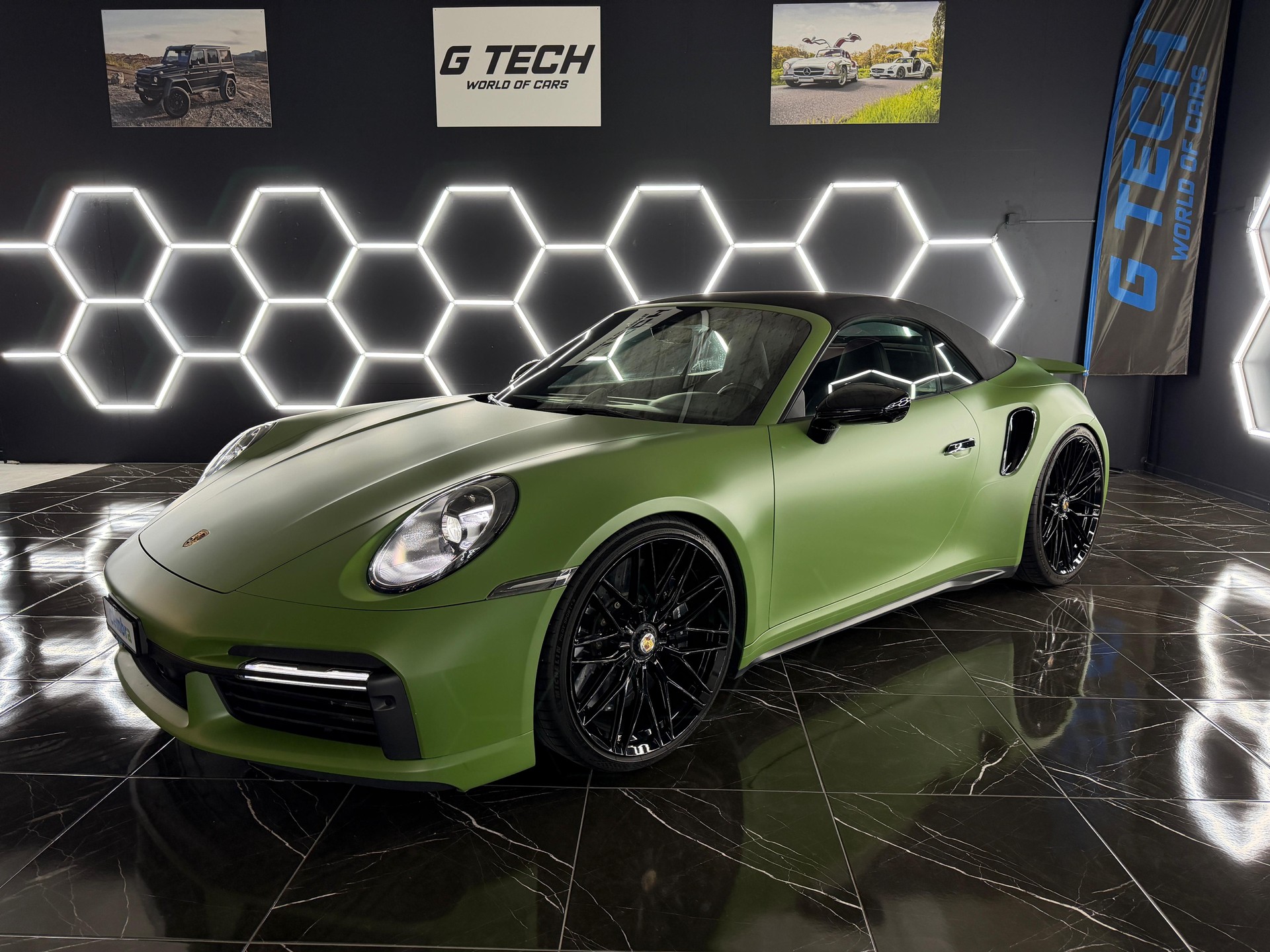 PORSCHE 911 Turbo S Cabriolet PDK-image-8