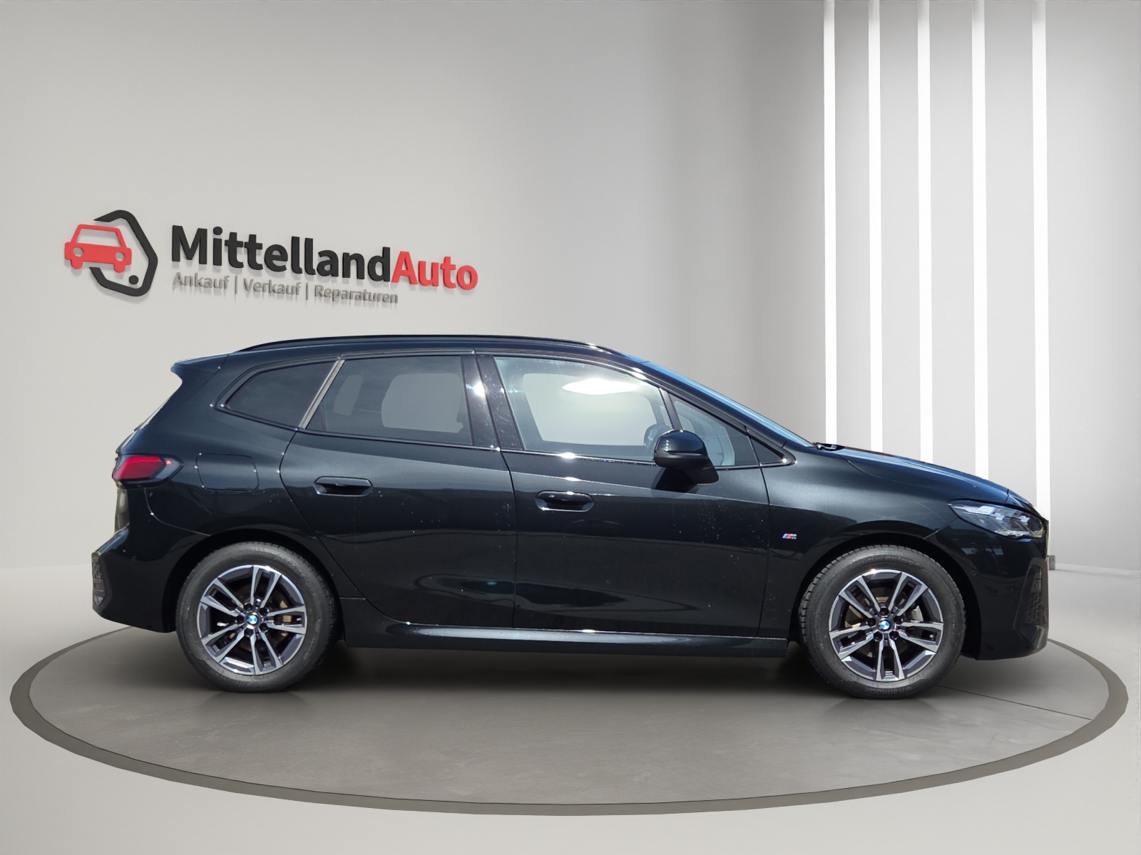 BMW 218d Active Tourer M Sport DKG-showroom-element-3