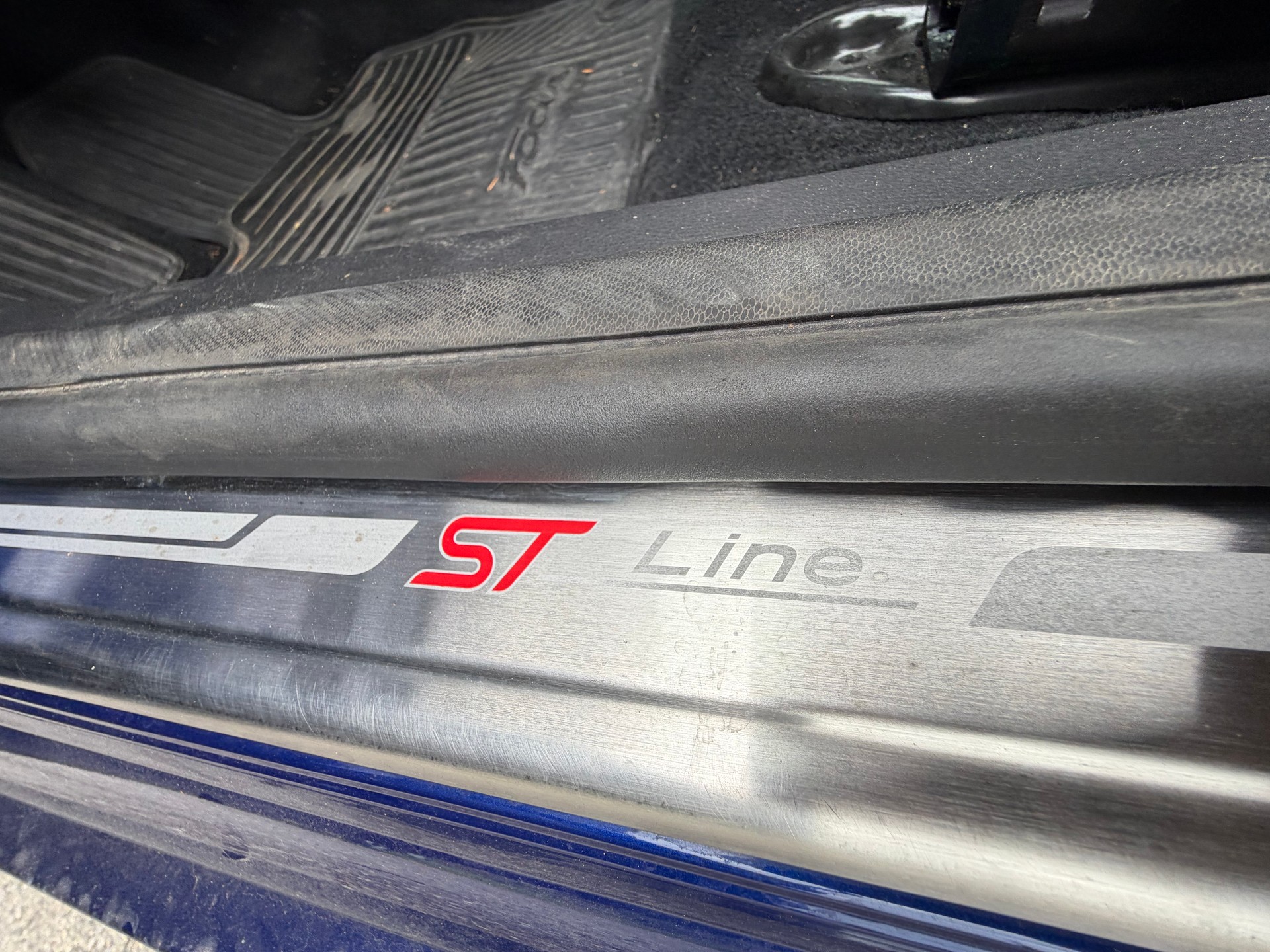 FORD Focus 1.5 SCTi ST Line-image-14