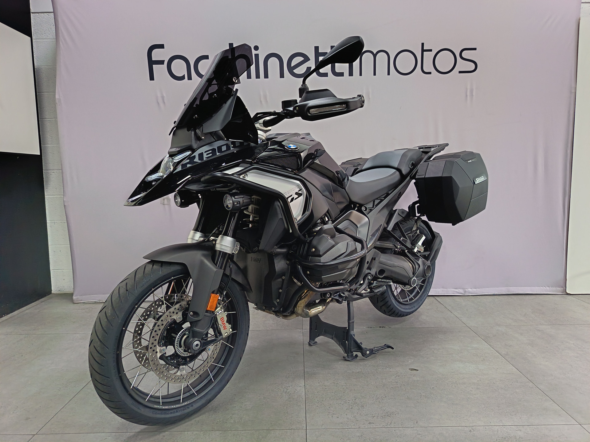 BMW R 1300 GS Triple Black *** Contrat d'entretien 09.2027 / 30.000 km ***-showroom-element-2