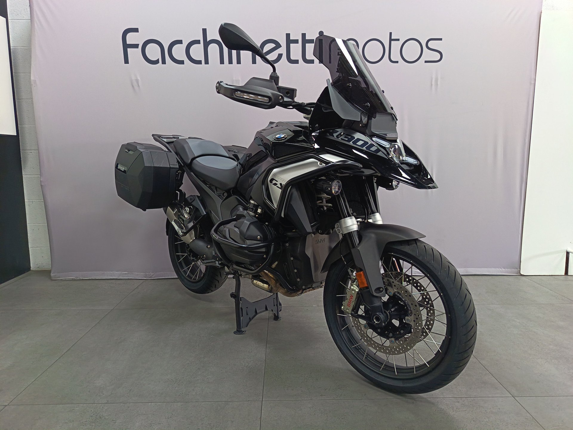 BMW R 1300 GS Triple Black *** Contrat d'entretien 09.2027 / 30.000 km ***-showroom-element-1