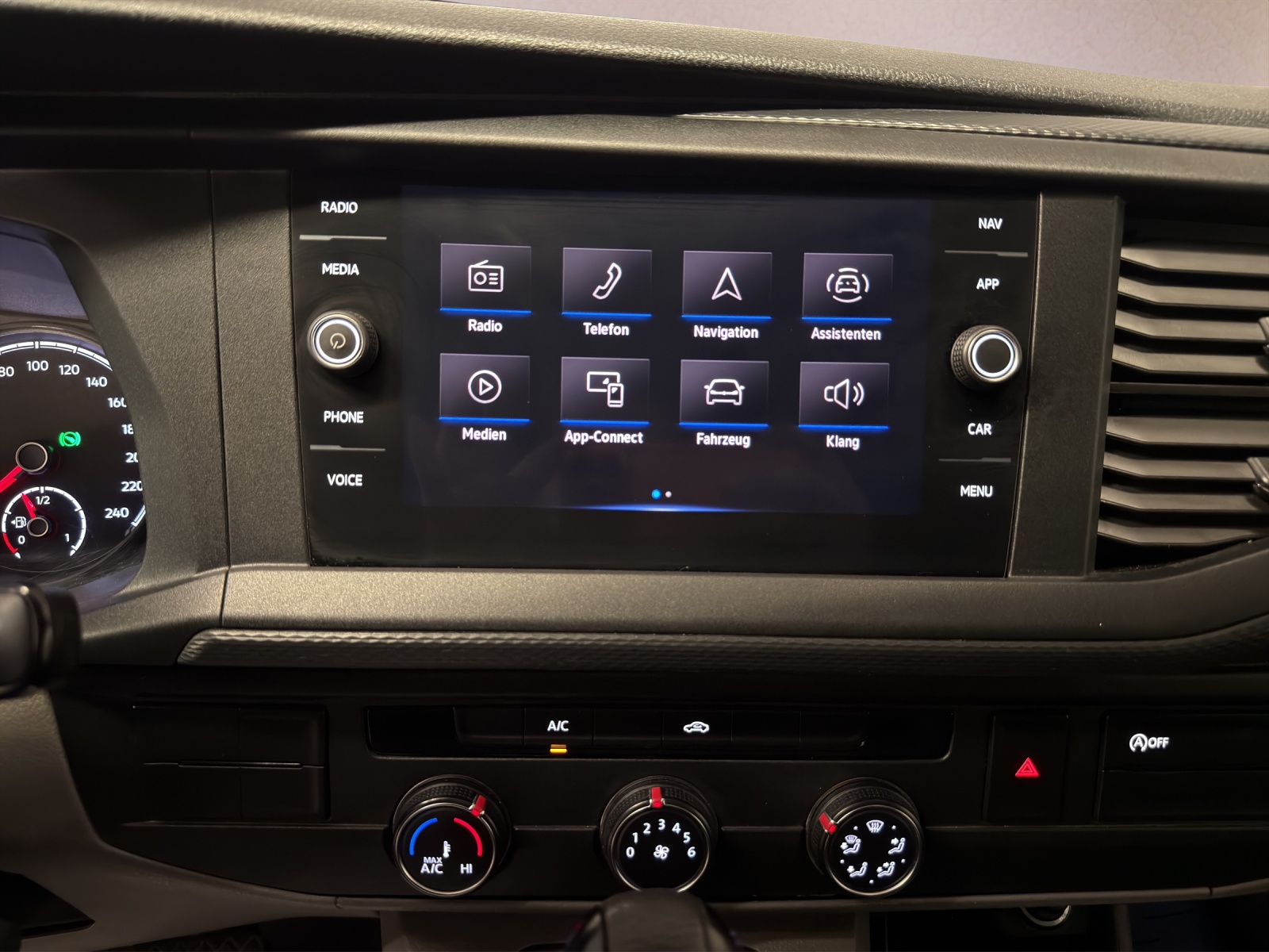 VW T6.1 2.0 TDI Trendline 4Motion DSG-image-12