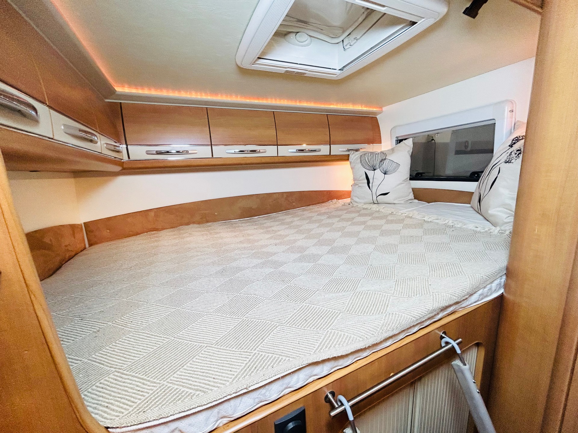 HOBBY T500 Van exclusive-image-13