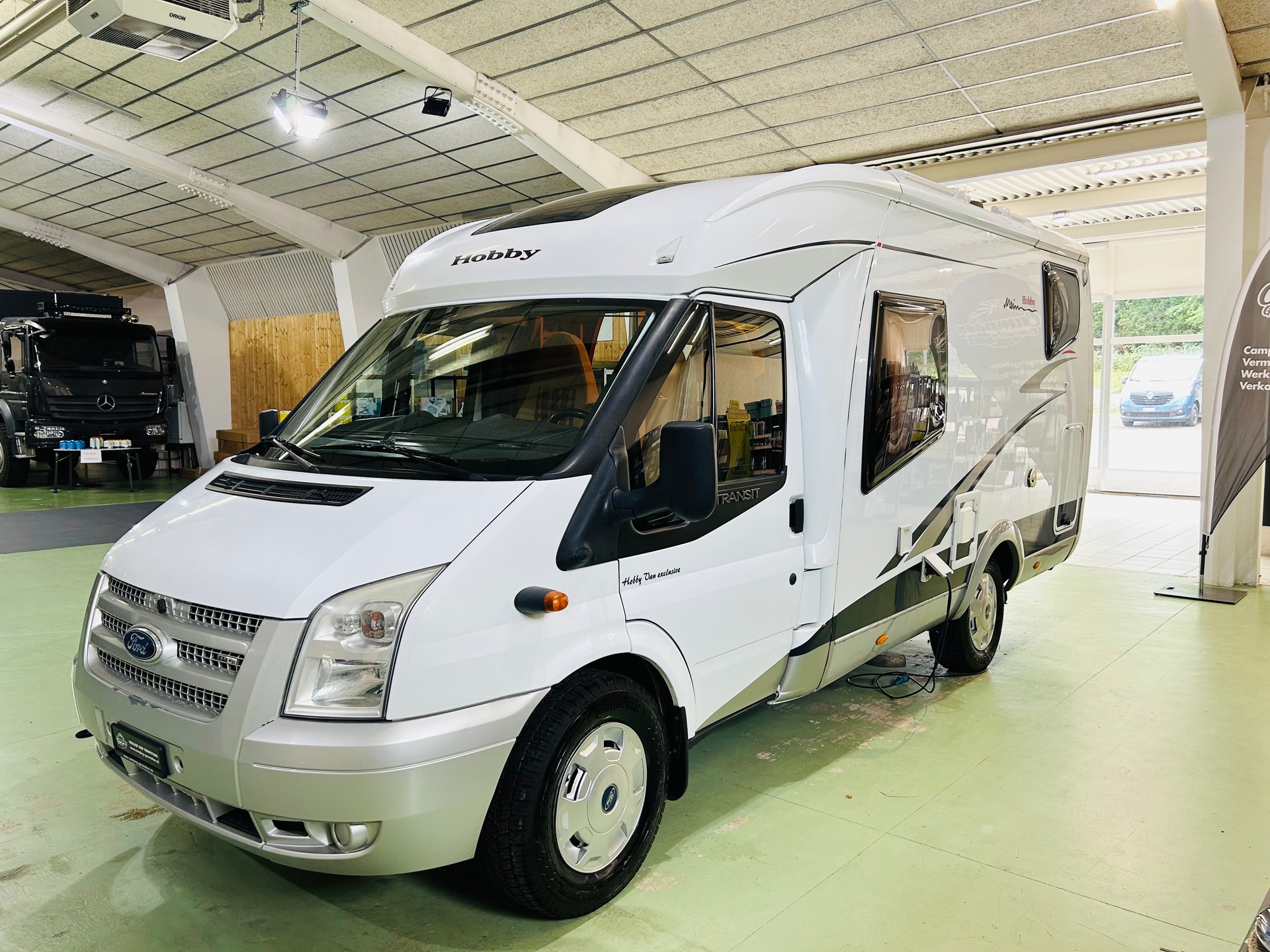 HOBBY T500 Van exclusive-showroom-element-1