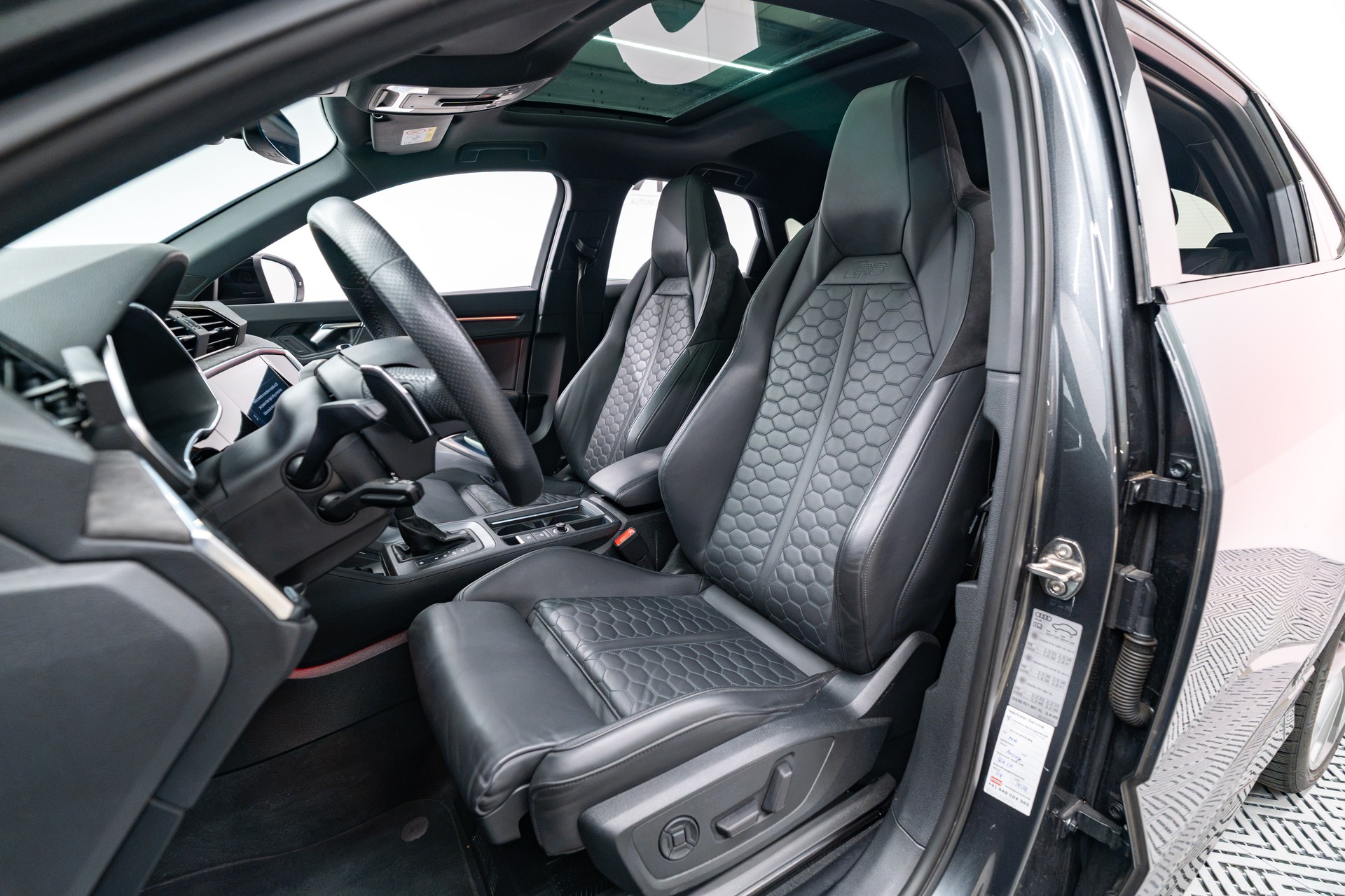 AUDI RS Q3 Sportback quattro S tronic-image-7