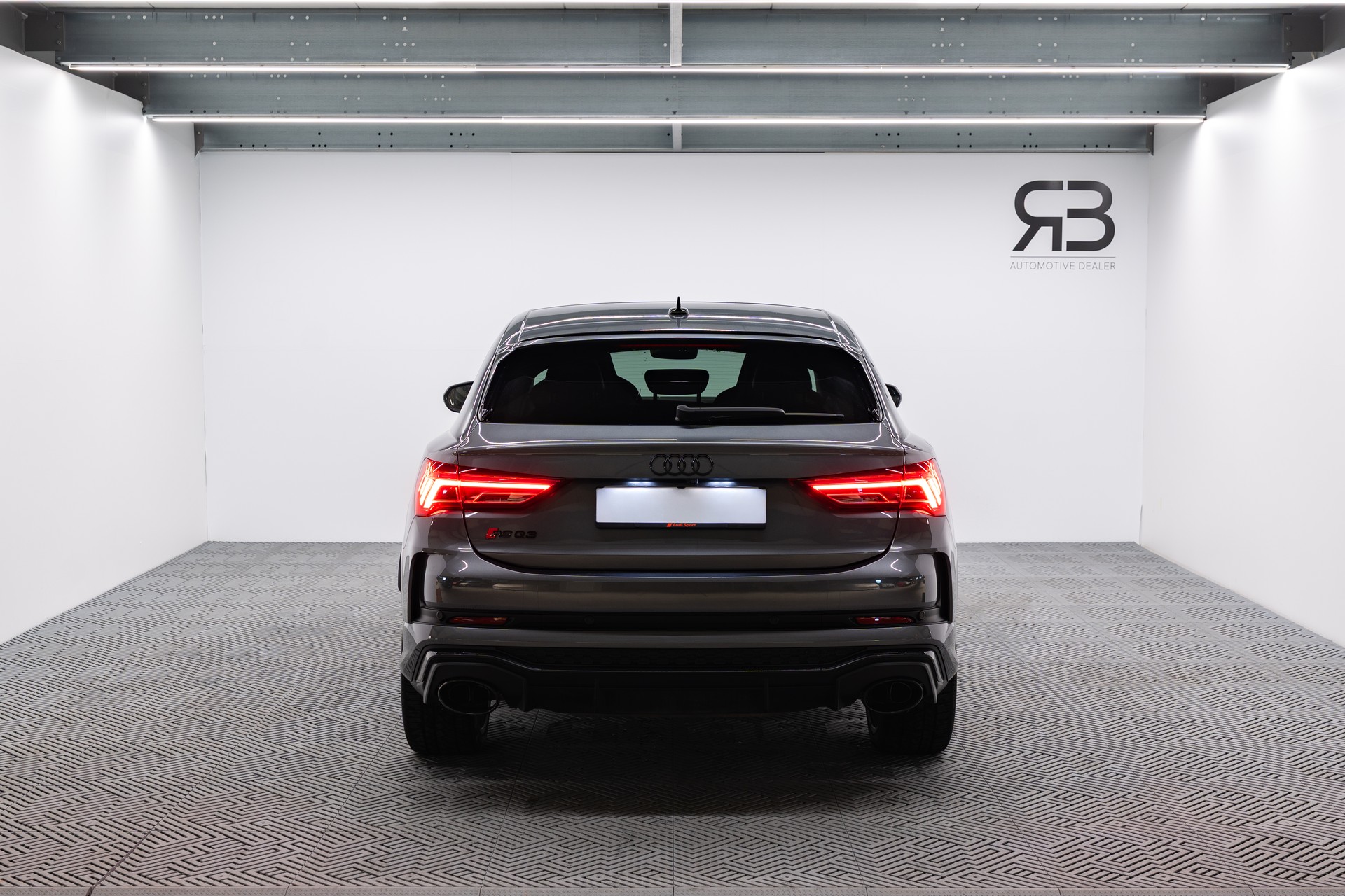 AUDI RS Q3 Sportback quattro S tronic-image-4