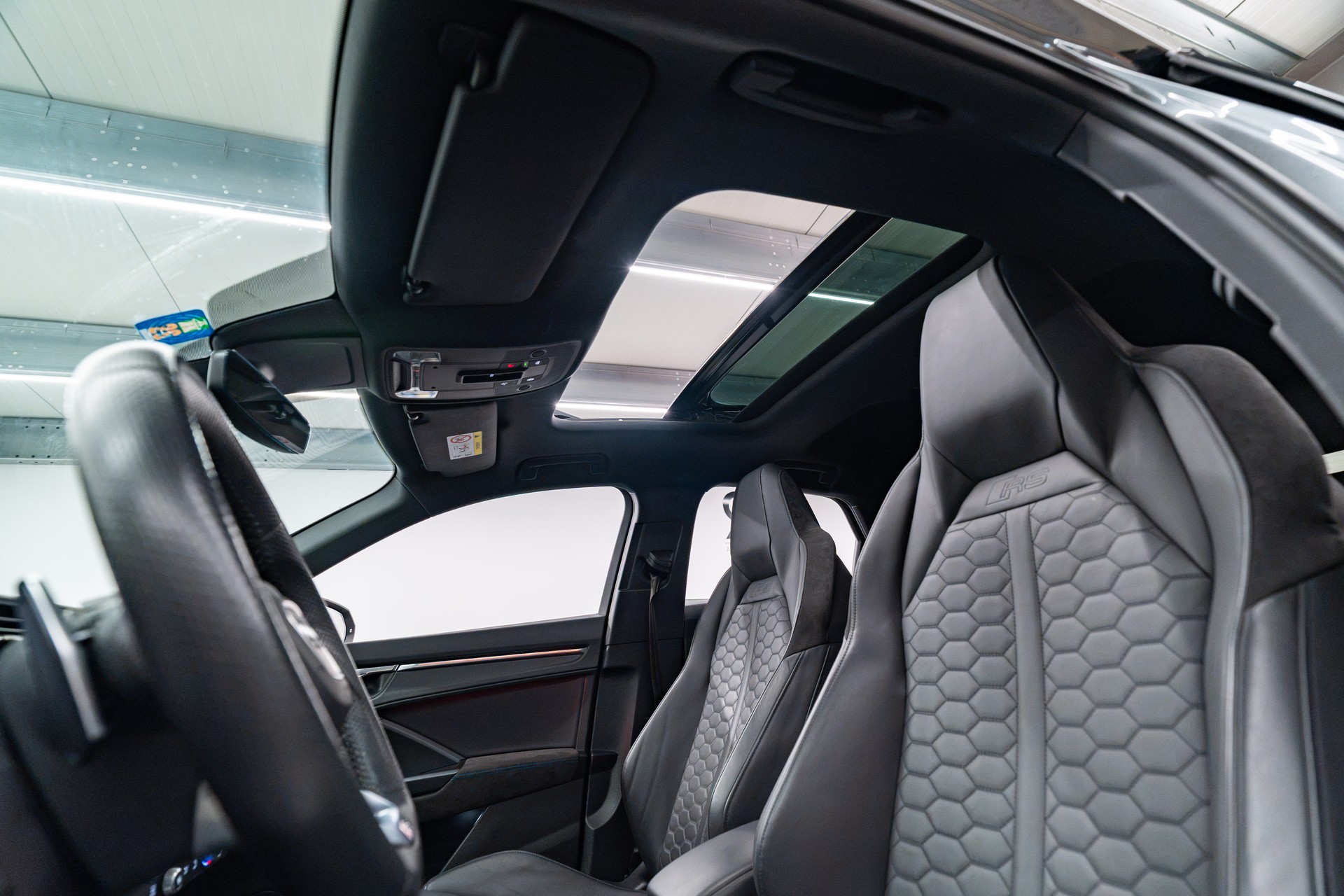 AUDI RS Q3 Sportback quattro S tronic-image-8