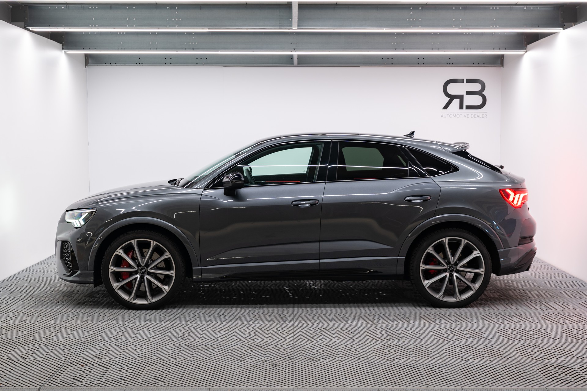 AUDI RS Q3 Sportback quattro S tronic-image-2