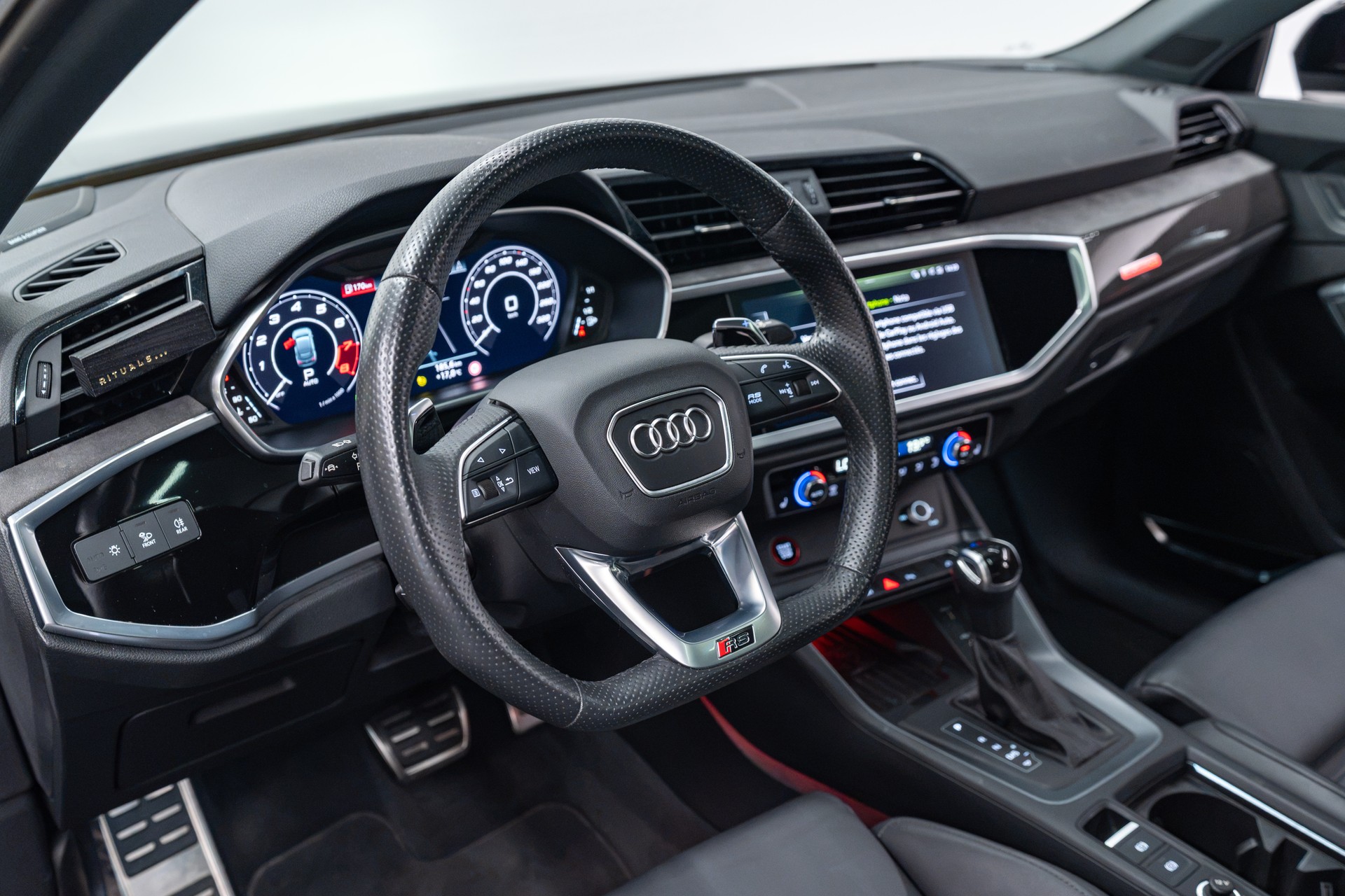AUDI RS Q3 Sportback quattro S tronic-image-9