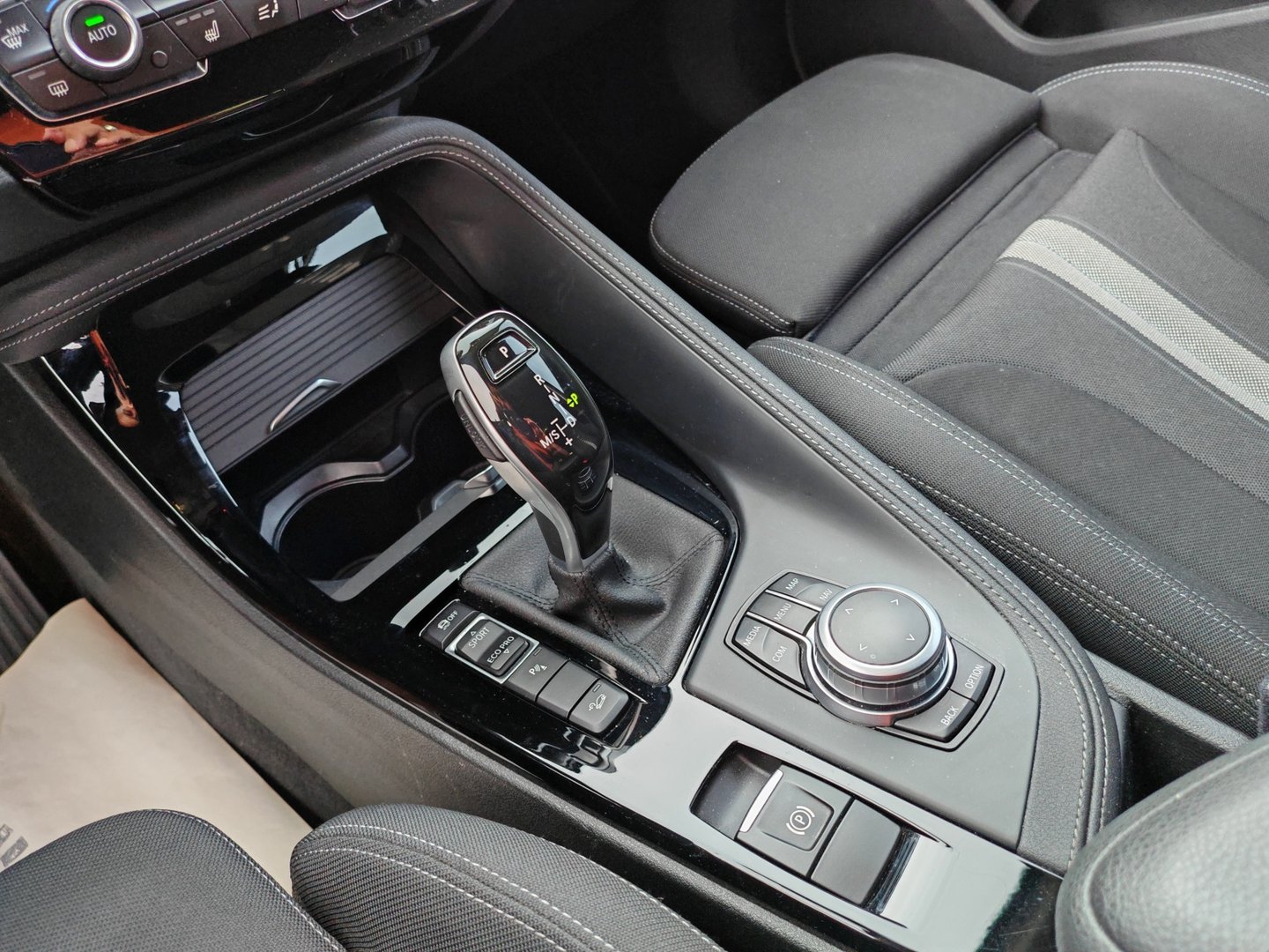 BMW X1 xDrive 18d Sport Line Steptronic – ACC, caméra, comfort access [Expertisé + Garantie 12 mois]-image-11