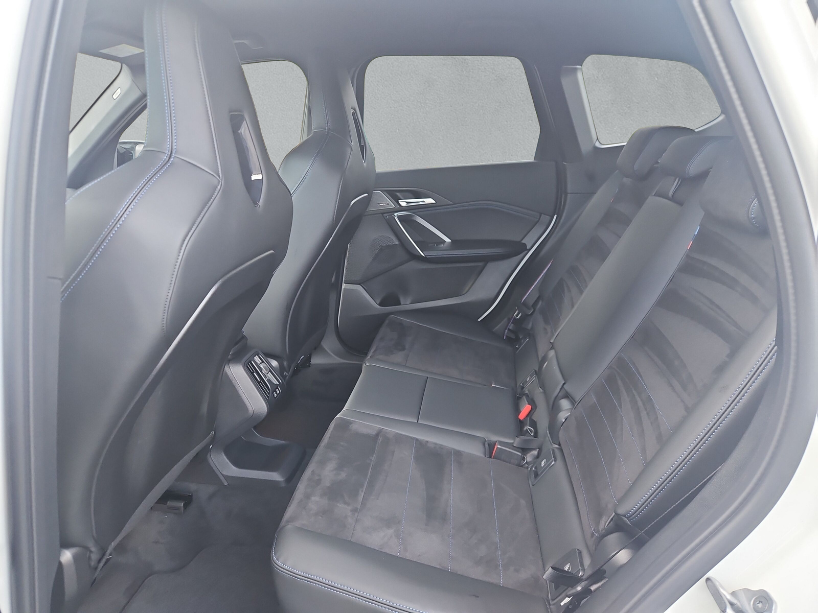 BMW X1 xDrive M35i M-Sport Pro-image-11