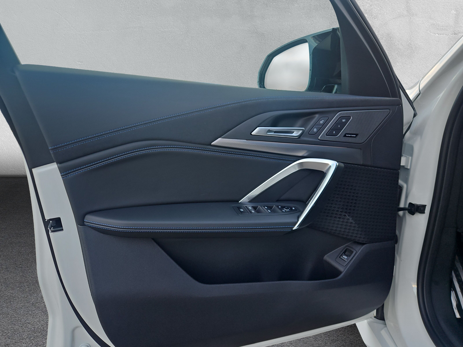 BMW X1 xDrive M35i M-Sport Pro-image-16