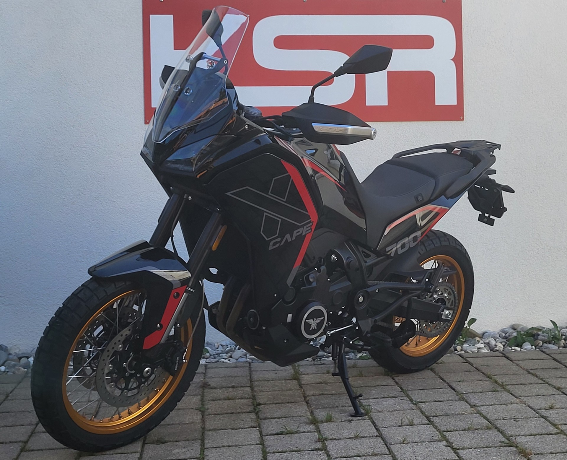 MOTO MORINI X-Cape 700 Gold Edition-showroom-element-3