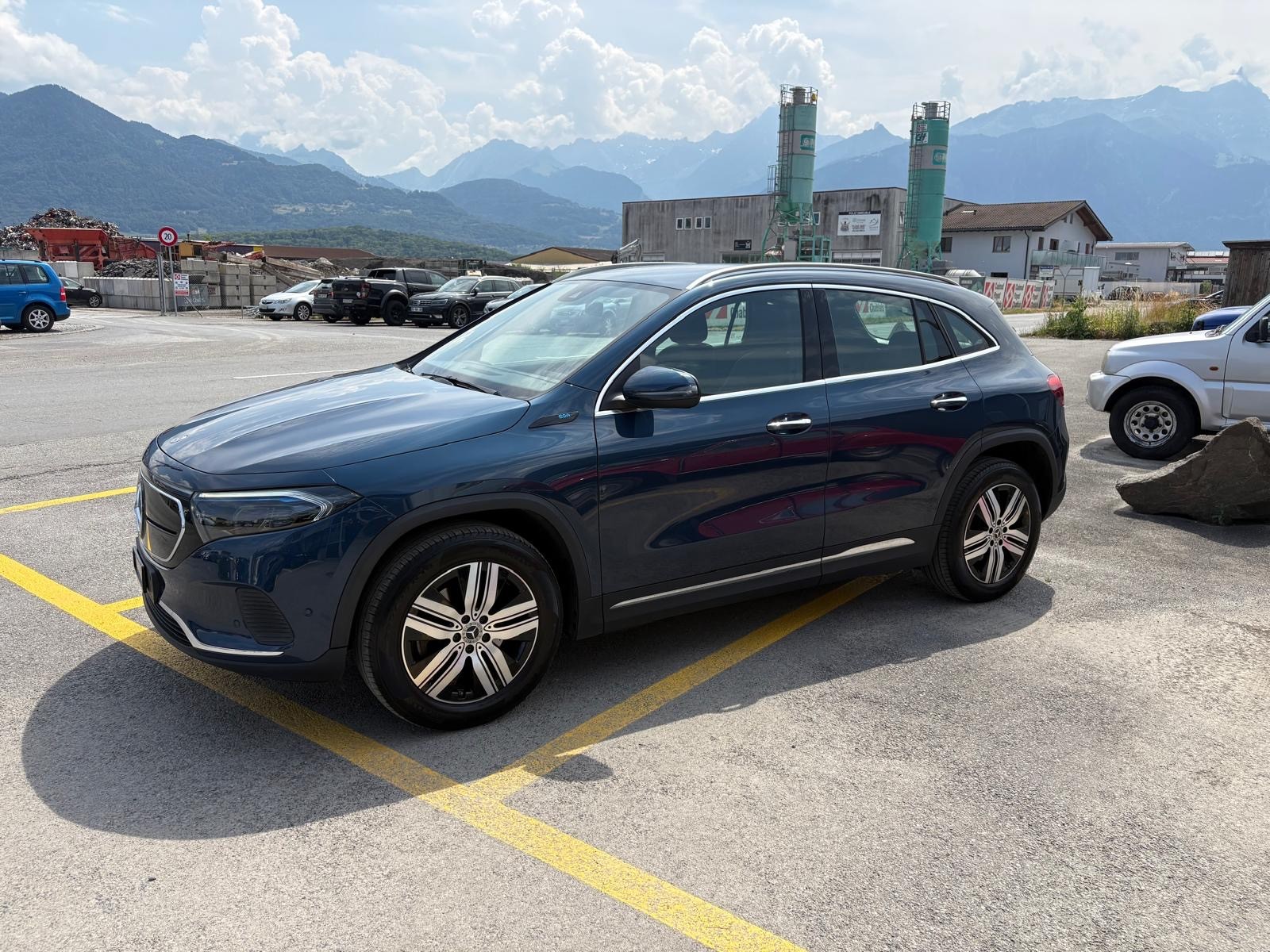 MERCEDES-BENZ EQA 300 4Matic-image-1