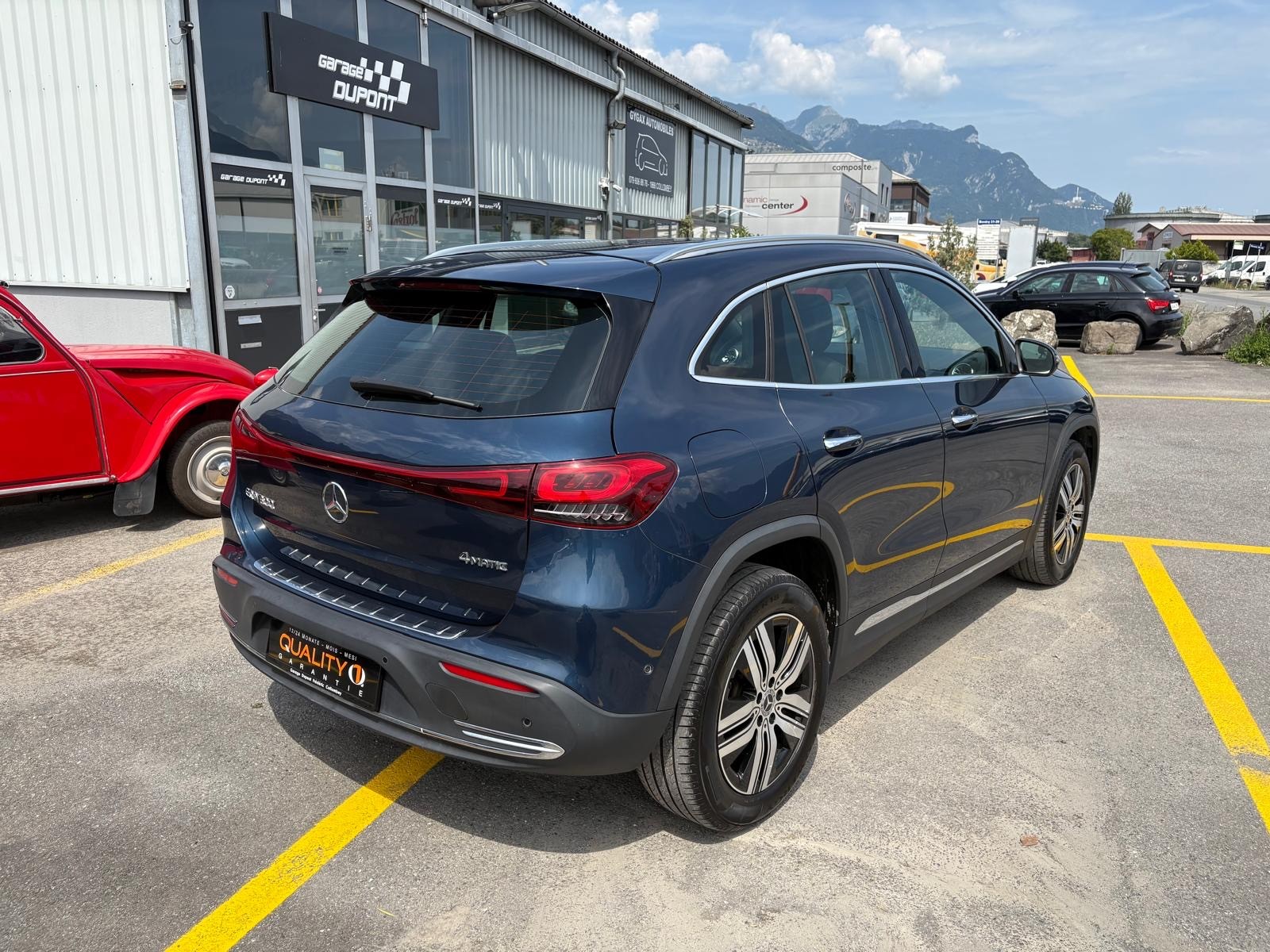 MERCEDES-BENZ EQA 300 4Matic-image-4