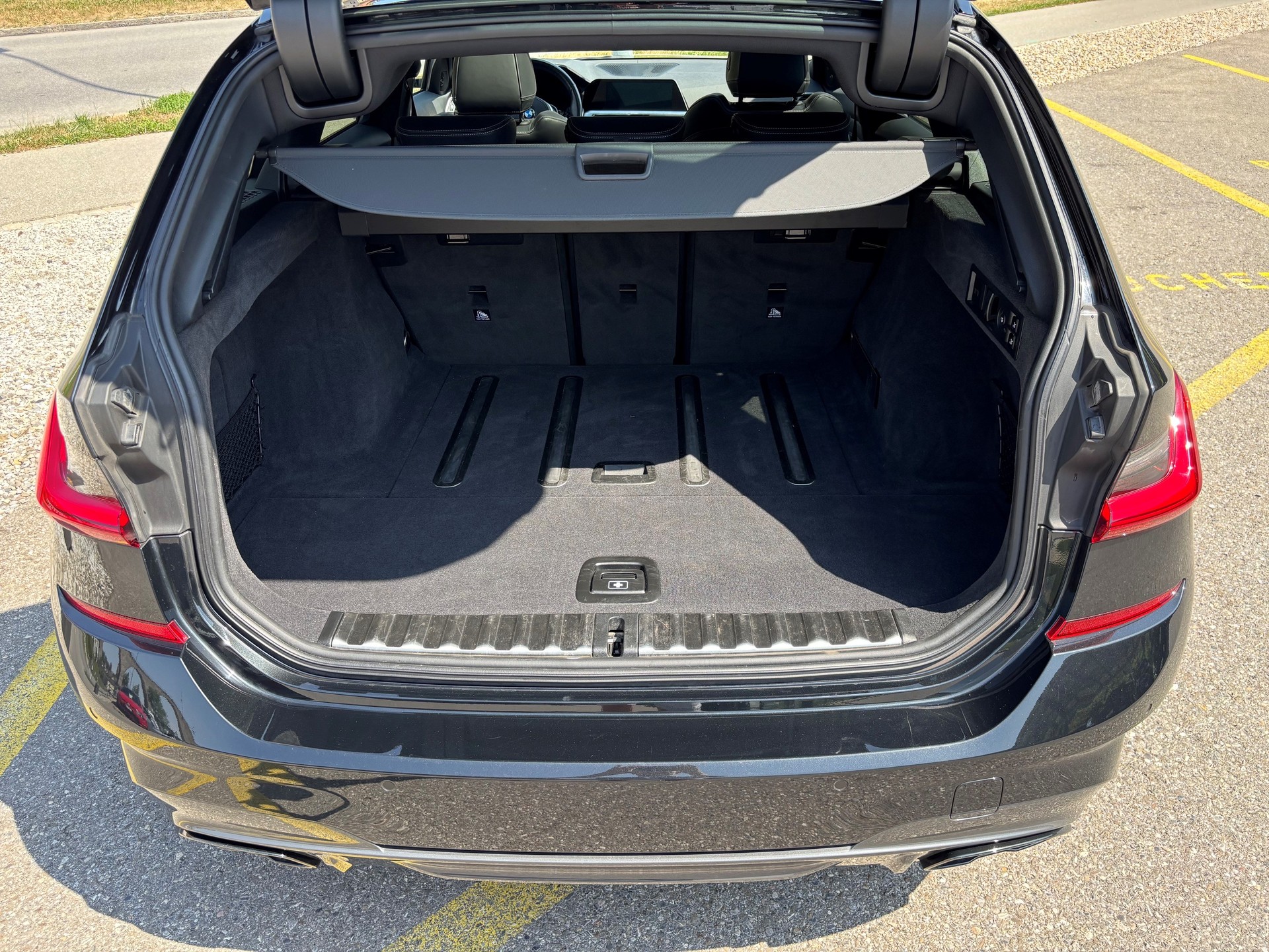 BMW M340d xDrive 48V Touring-image-13