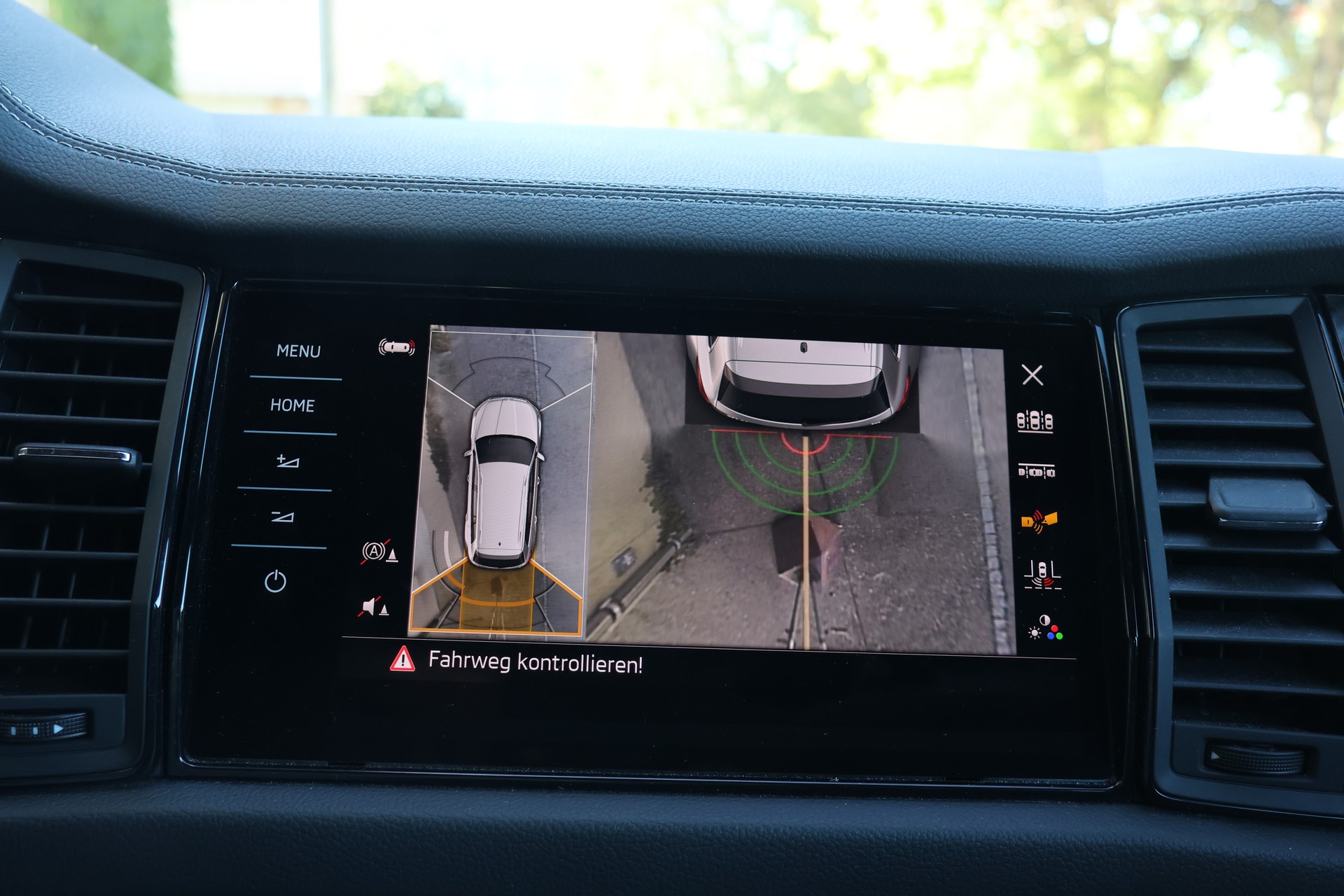 SKODA Kodiaq 2.0 TDI CR SportLine 4x4 DSG-image-23
