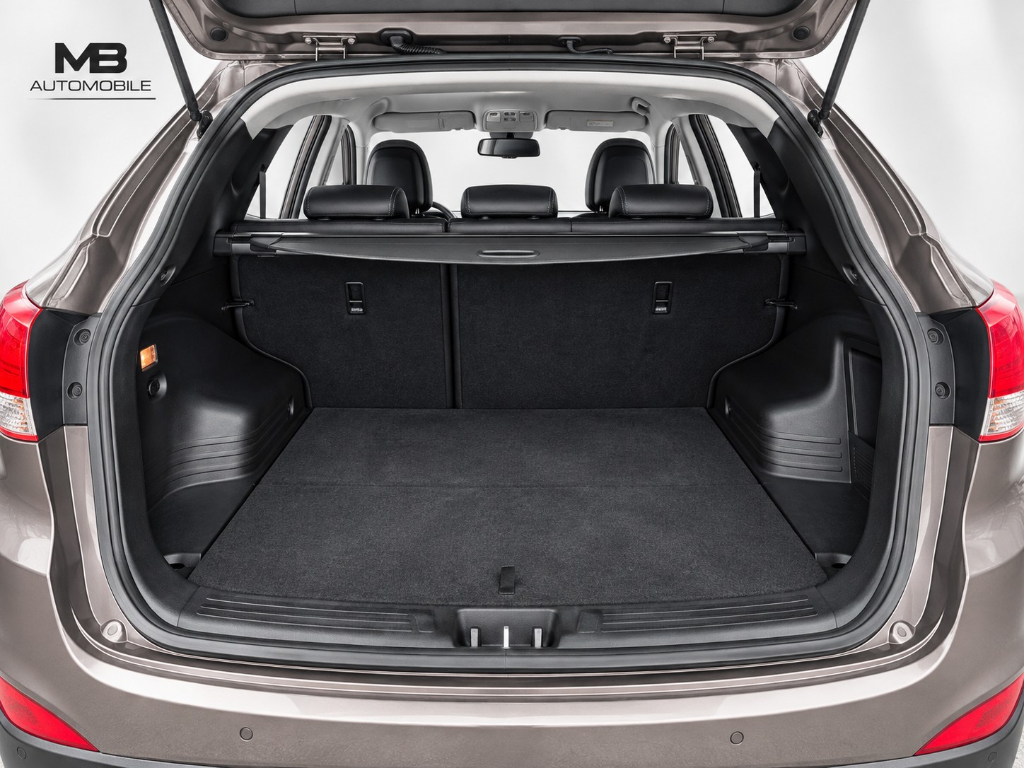 HYUNDAI iX 35 2.0 CRDi Premium 4WD Automatic-image-8