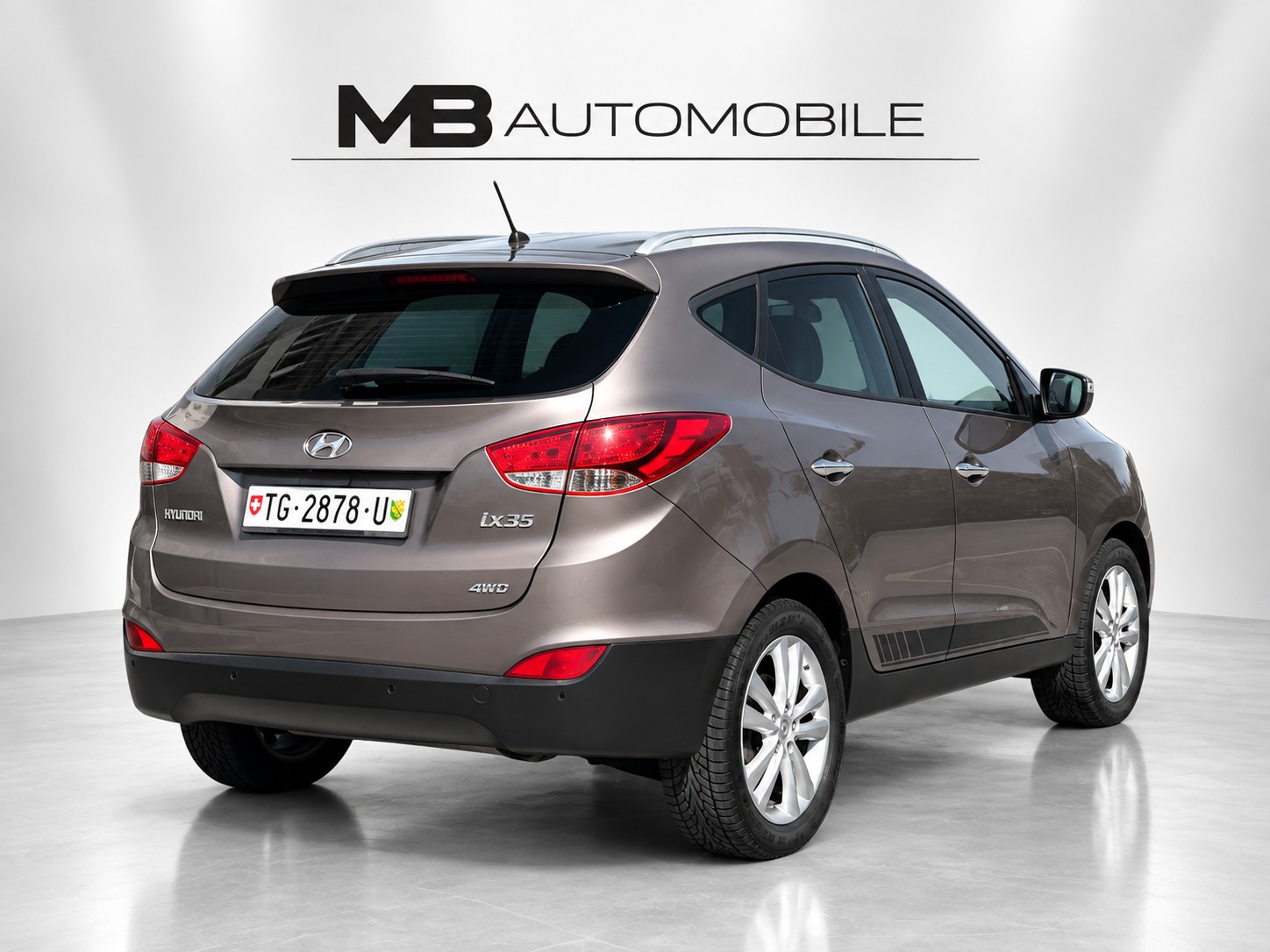 HYUNDAI iX 35 2.0 CRDi Premium 4WD Automatic-image-2