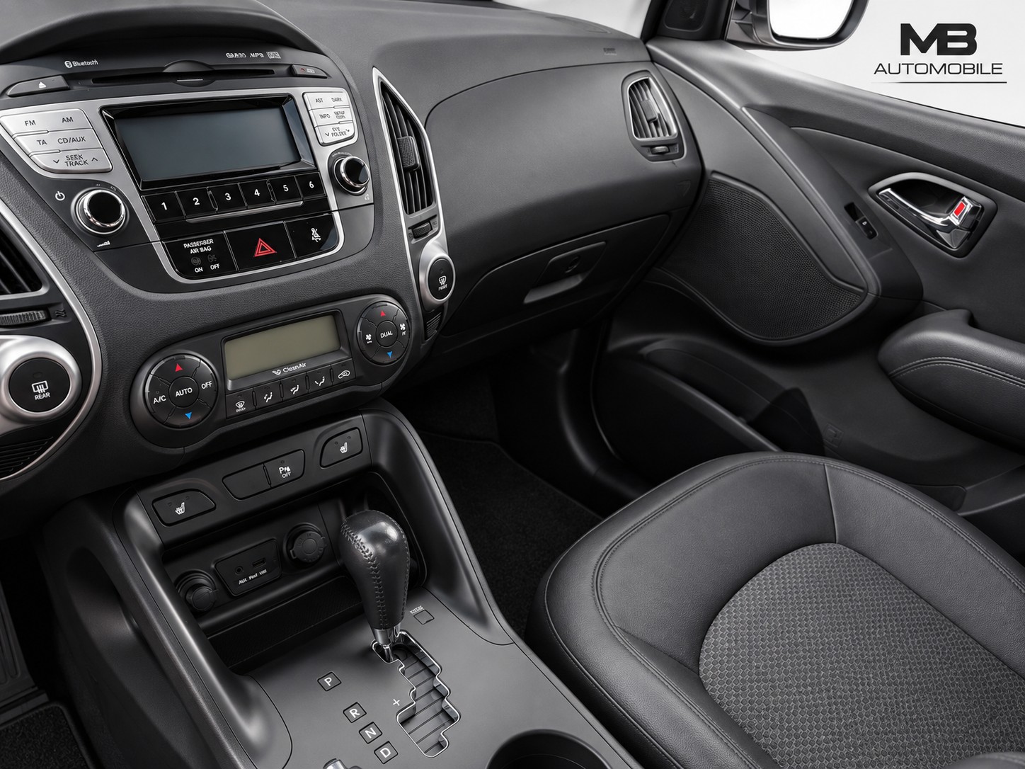 HYUNDAI iX 35 2.0 CRDi Premium 4WD Automatic-image-6