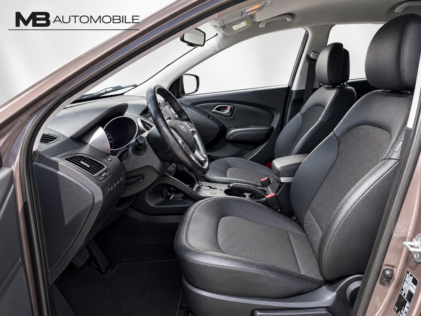HYUNDAI iX 35 2.0 CRDi Premium 4WD Automatic-image-3