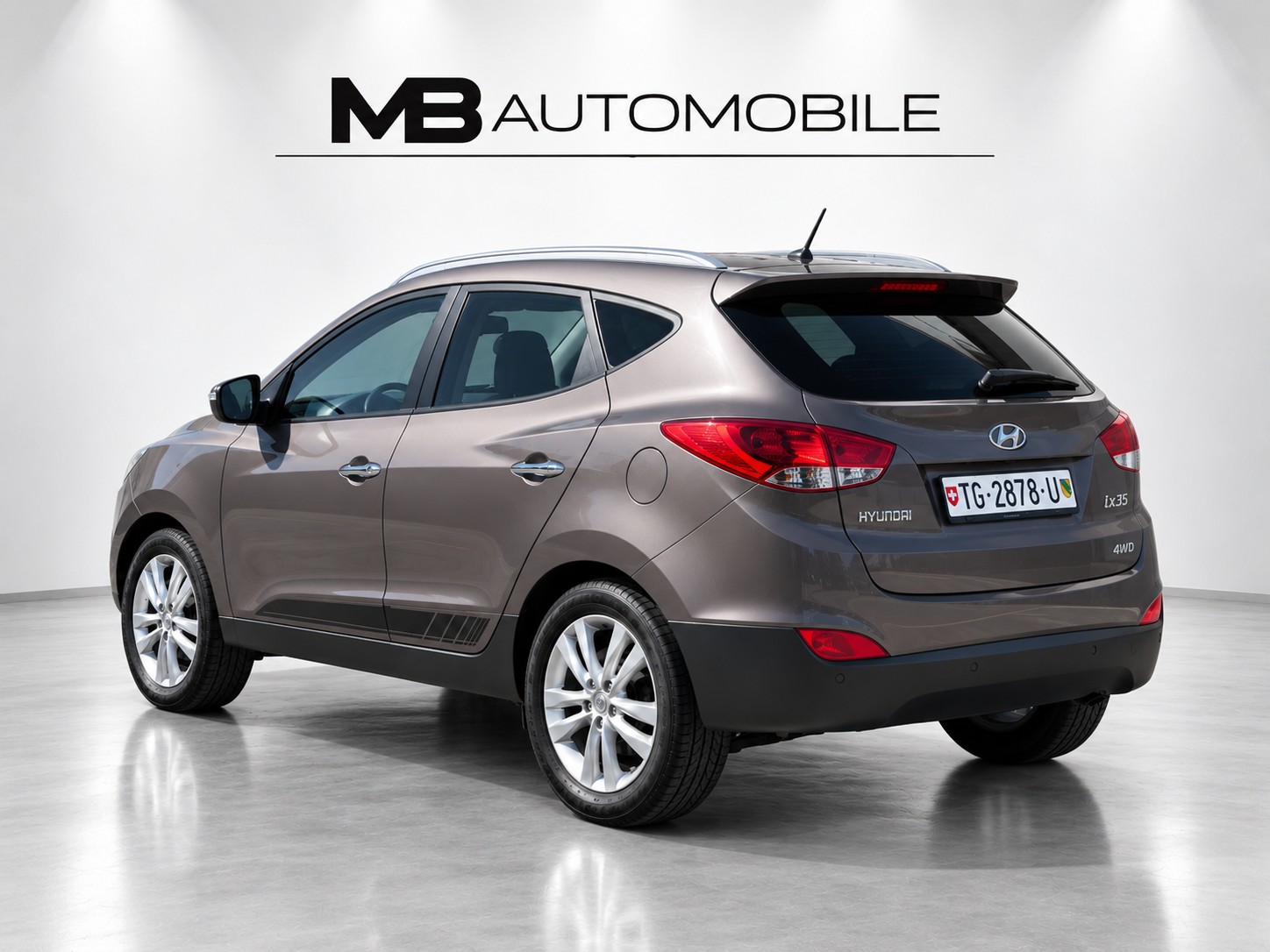 HYUNDAI iX 35 2.0 CRDi Premium 4WD Automatic-image-9